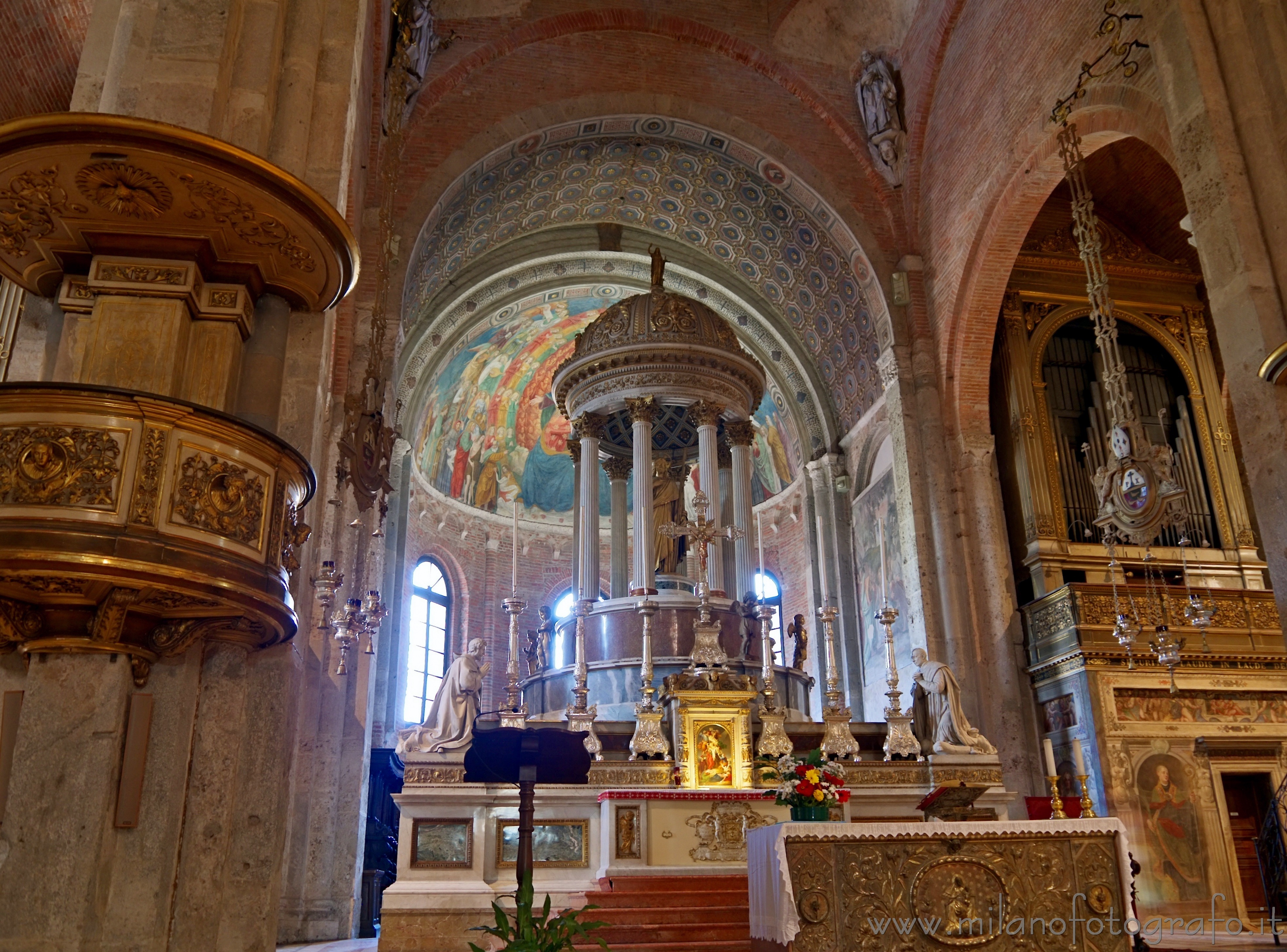 Milano: Basilica di San Simpliciano: Altare e abside della - Milano