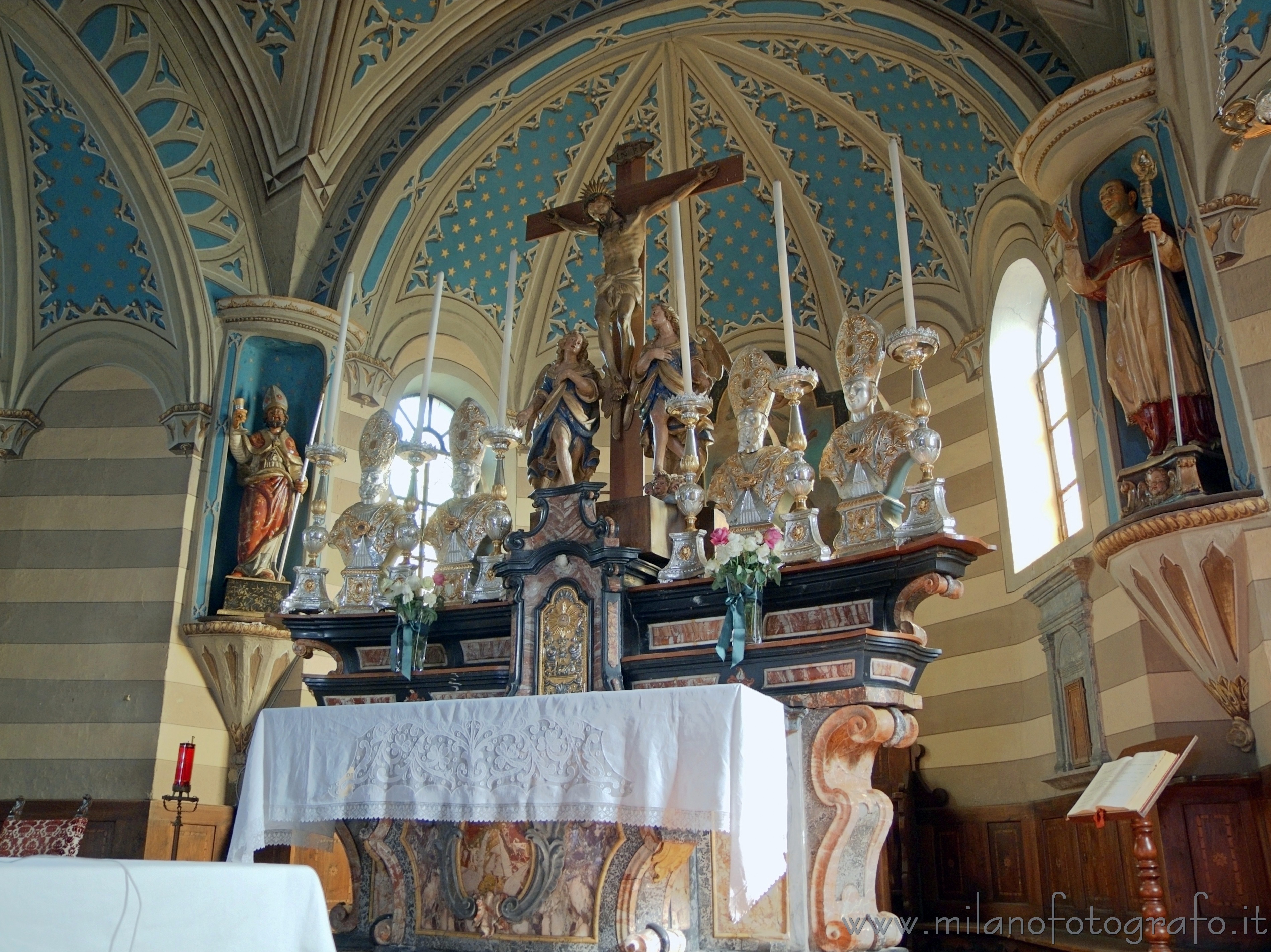 Brovello-Carpugnino (Verbano-Cusio-Ossola, Italy): Altar of the church of San Donato - Brovello-Carpugnino (Verbano-Cusio-Ossola, Italy)