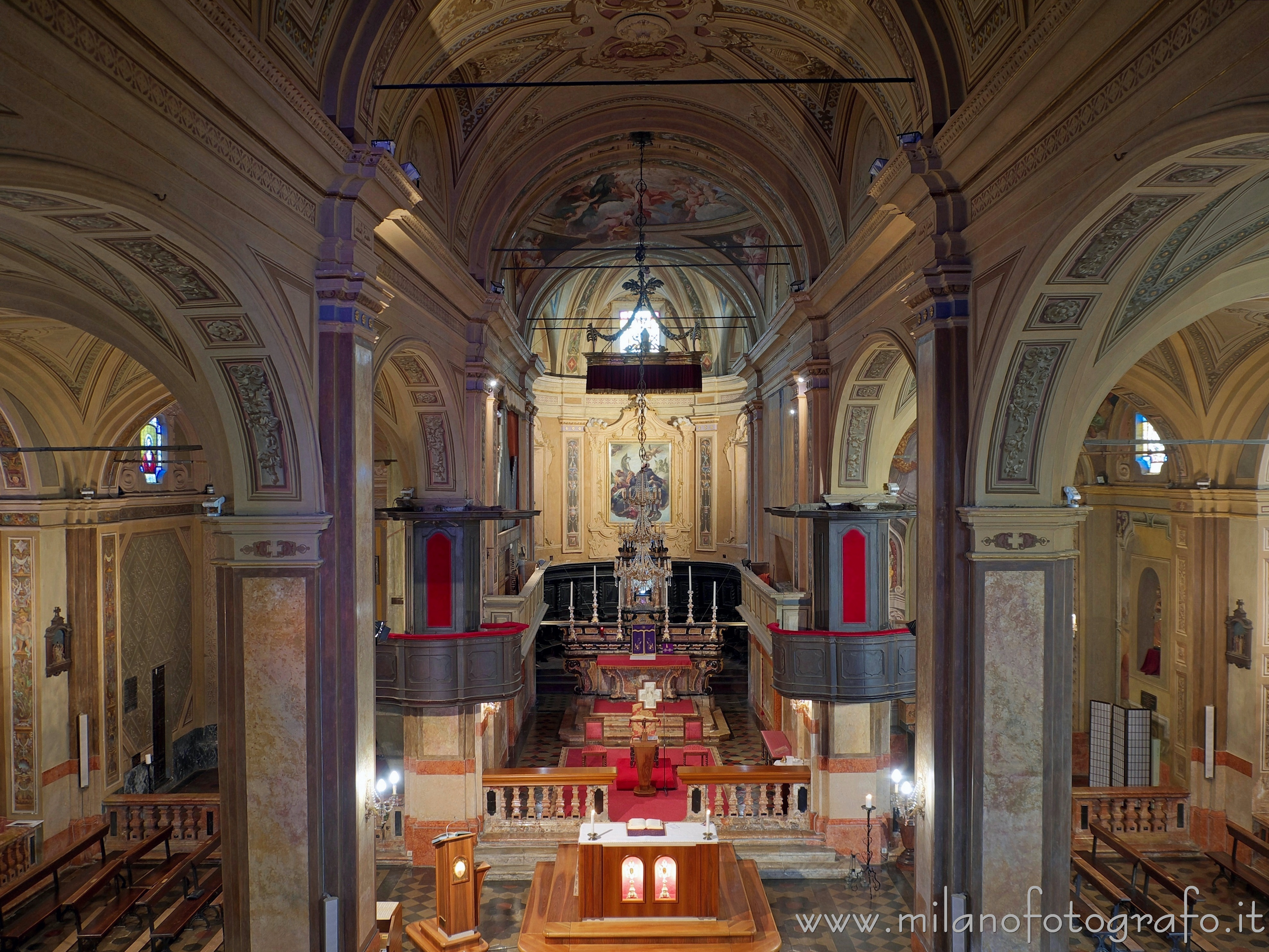 Biandrate (Novara): Interni decorati della Chiesa di San Colombano - Biandrate (Novara)