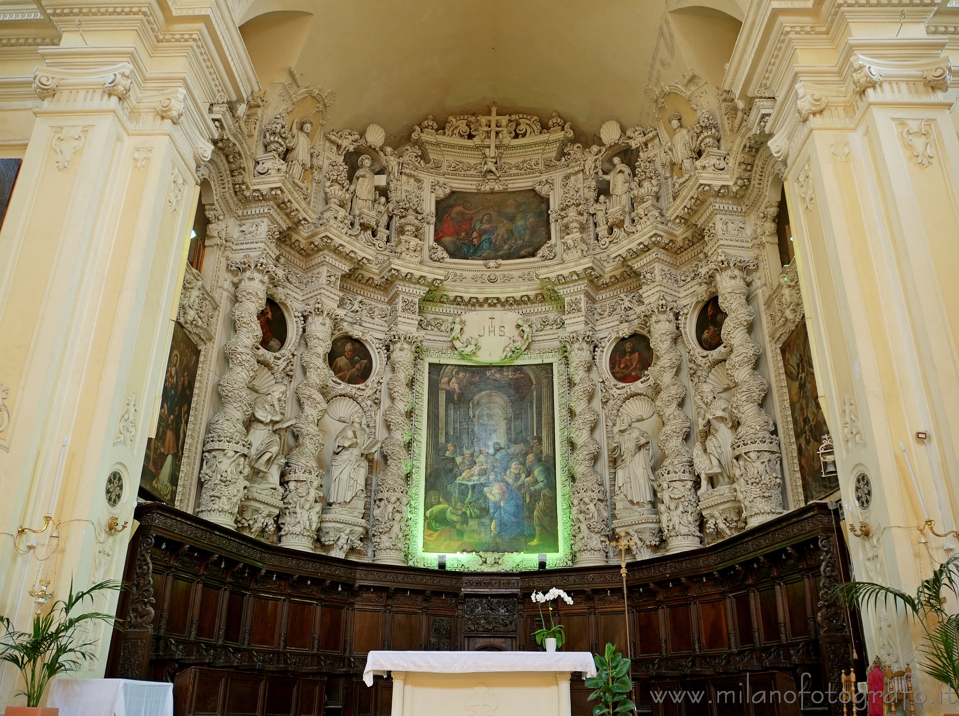 Lecce (Italy): Detail of the interior of one of the many churches - Lecce (Italy)