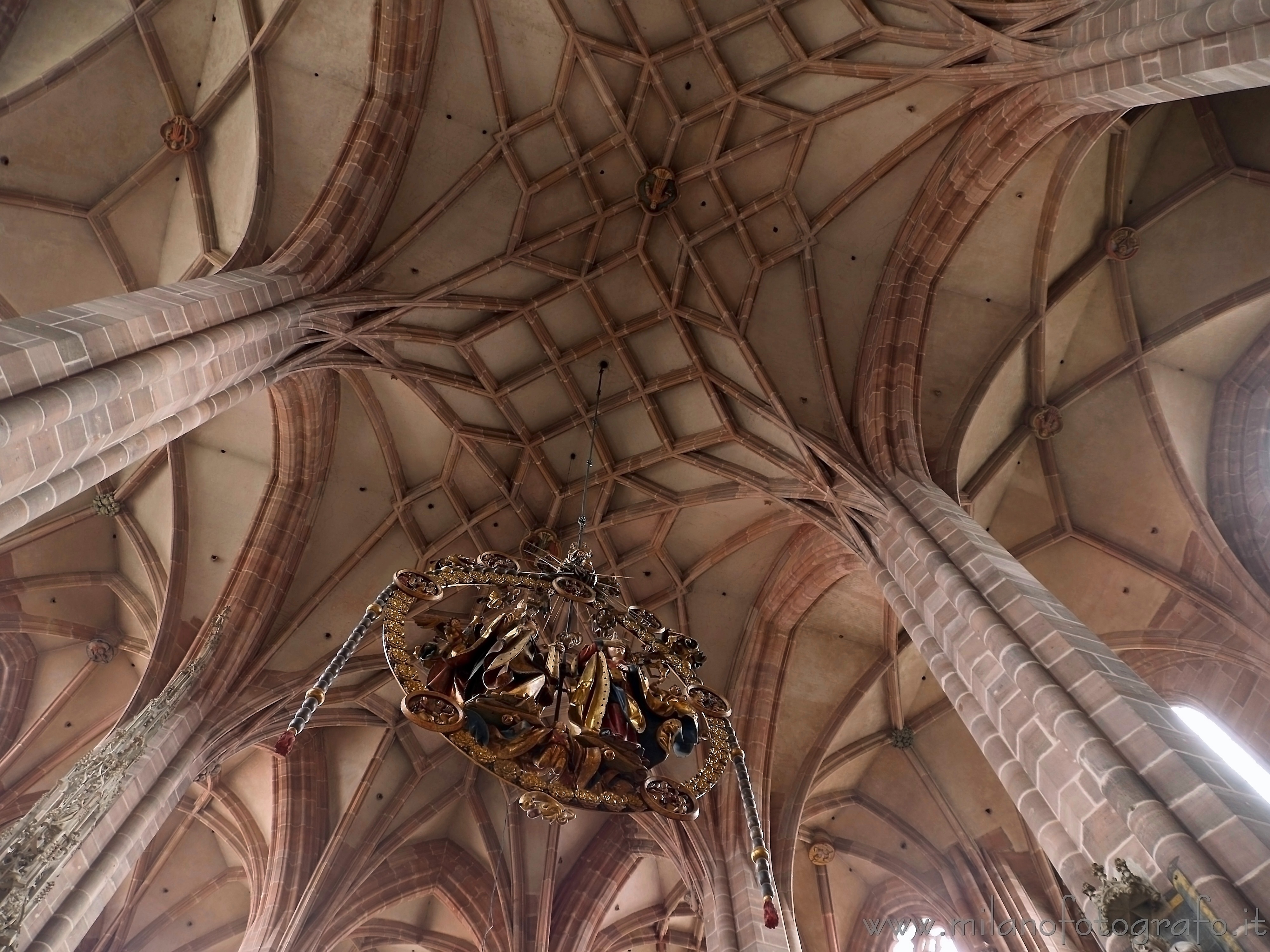 Nürnberg (Germany): Ceiling of the Church of St. Lorenz with Angelic Salutation by Veit Stoss - Nürnberg (Germany)