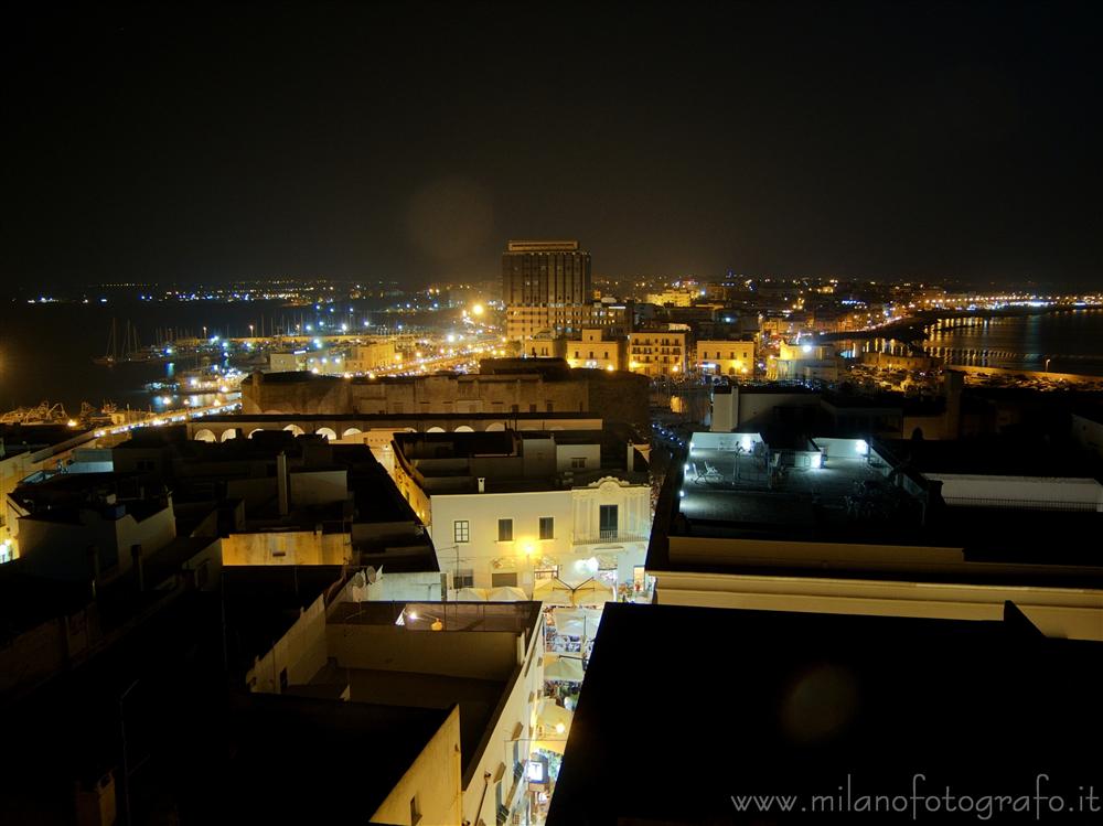 Gallipoli (Lecce) - Gallipoli vista in notturna dal tetto del palazzo vescovile