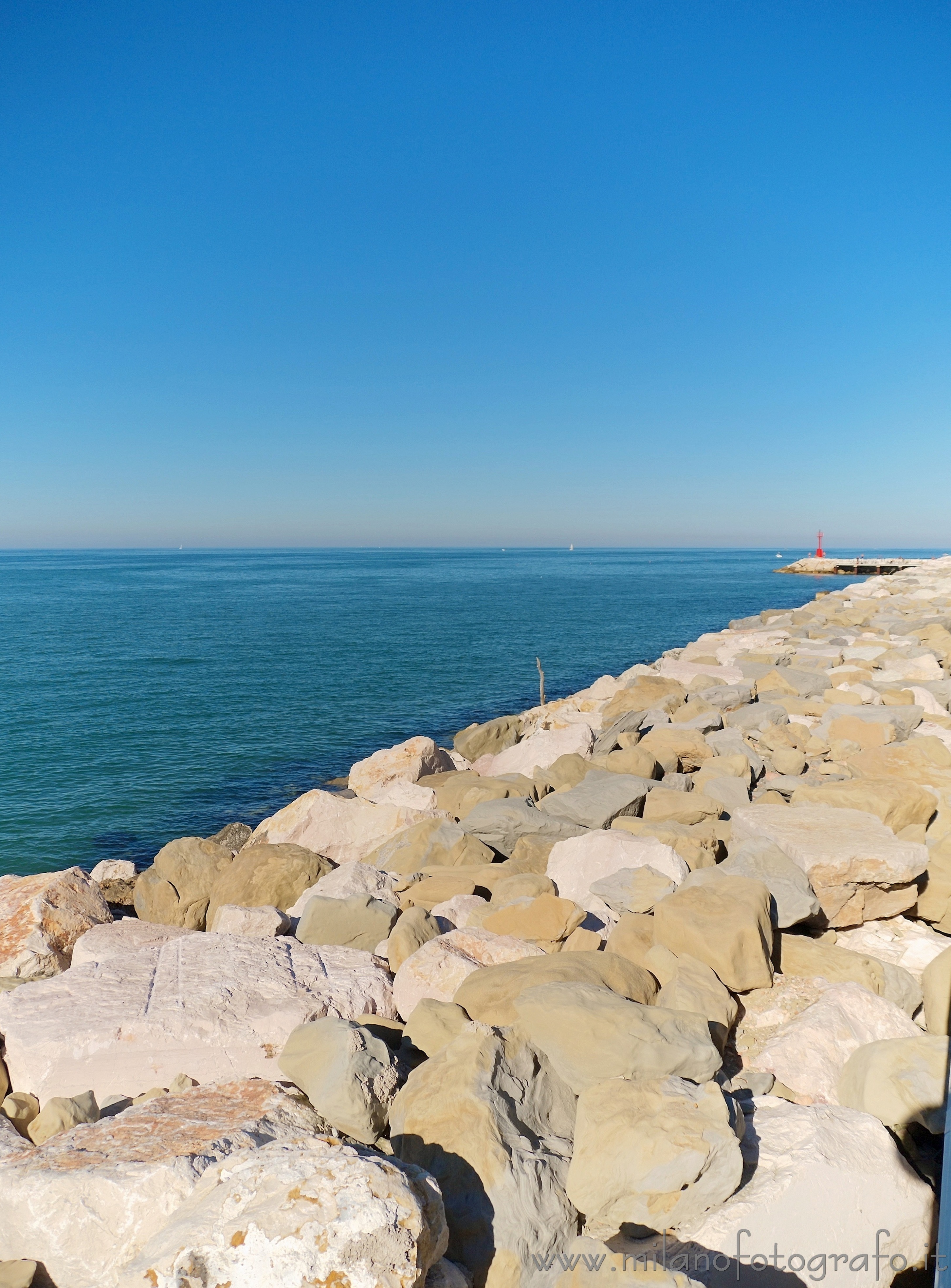 Cattolica (Rimini): Il mare lungo la passeggiata del porto - Cattolica (Rimini)