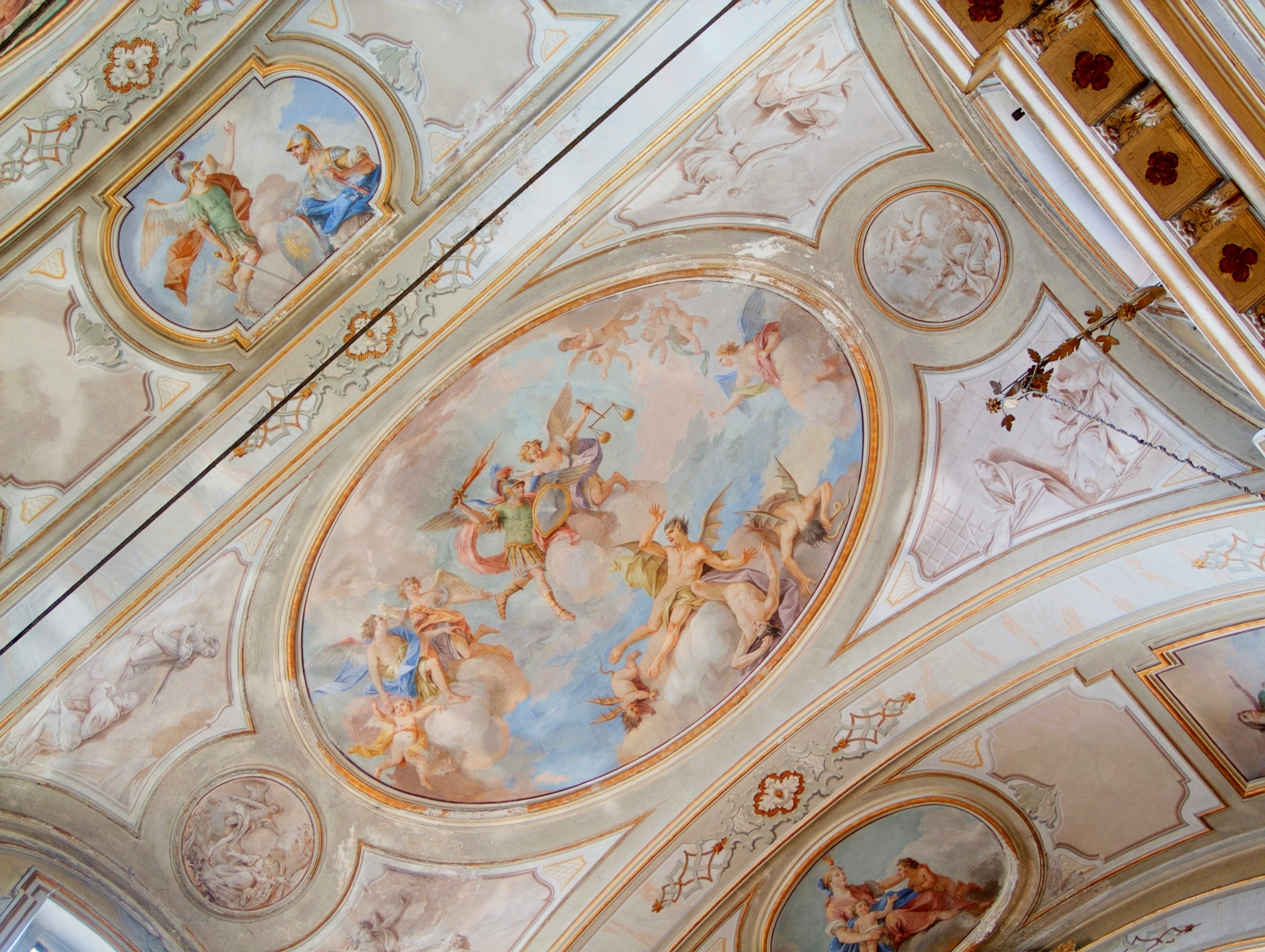 Monte Isola (Brescia, Italy): Decorated vault of  the Church of San Michele Arcangelo in Peschiera Maraglio - Monte Isola (Brescia, Italy)