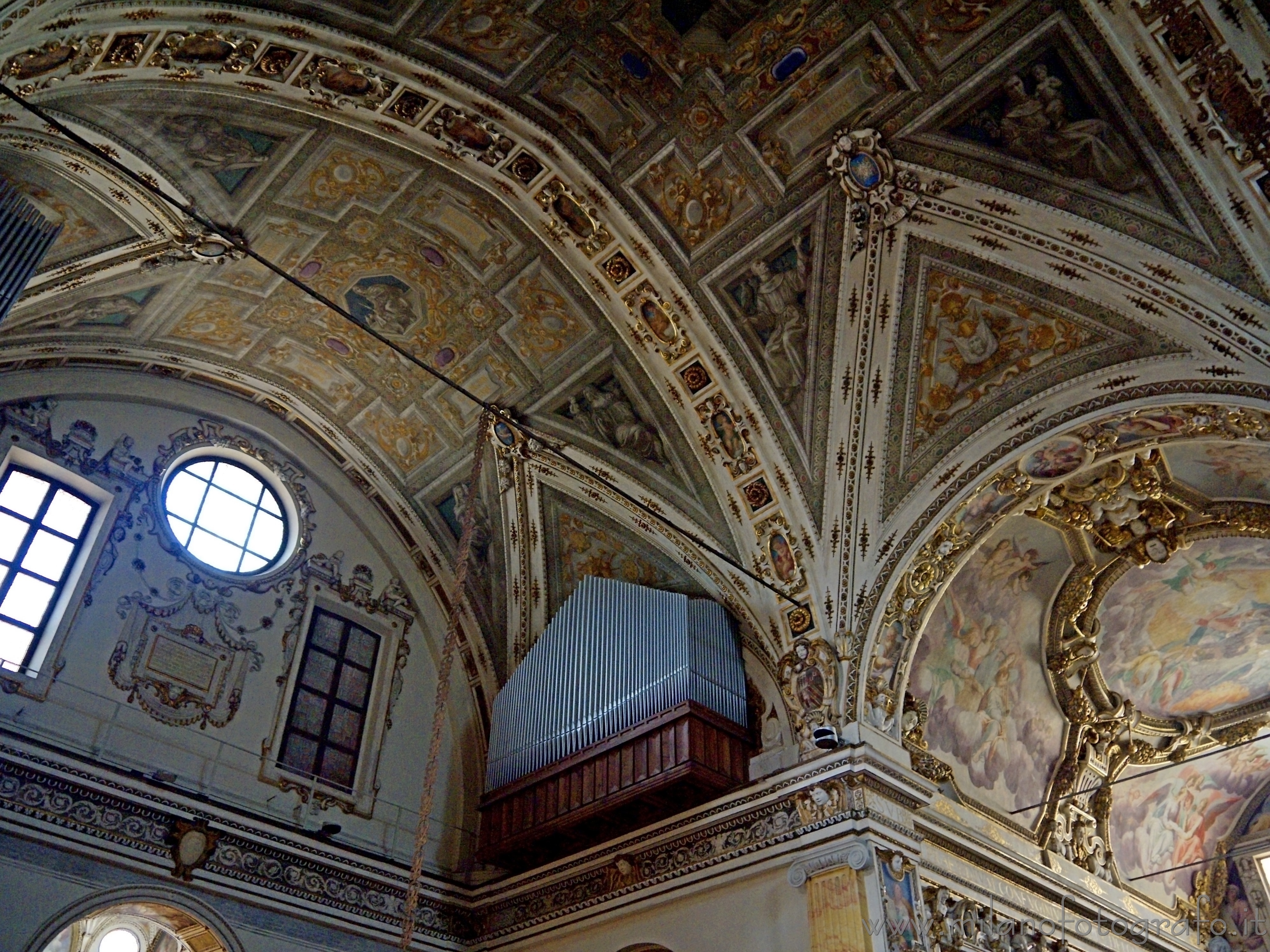 Milan (Italy): Detail os transept and aps of Sant Angelo - Milan (Italy)