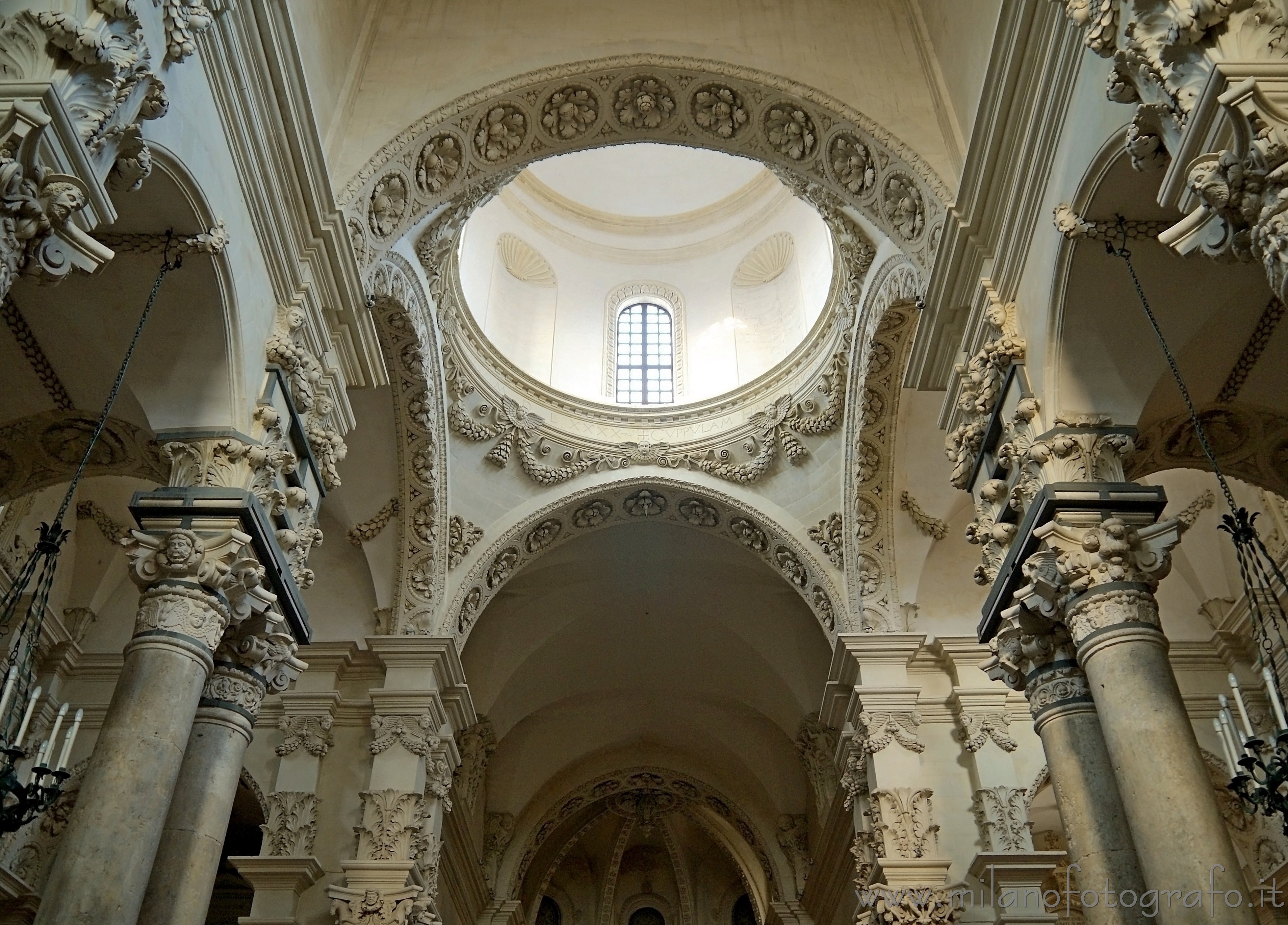 Lecce: Dettaglio degli interni di Santa Croce - Lecce