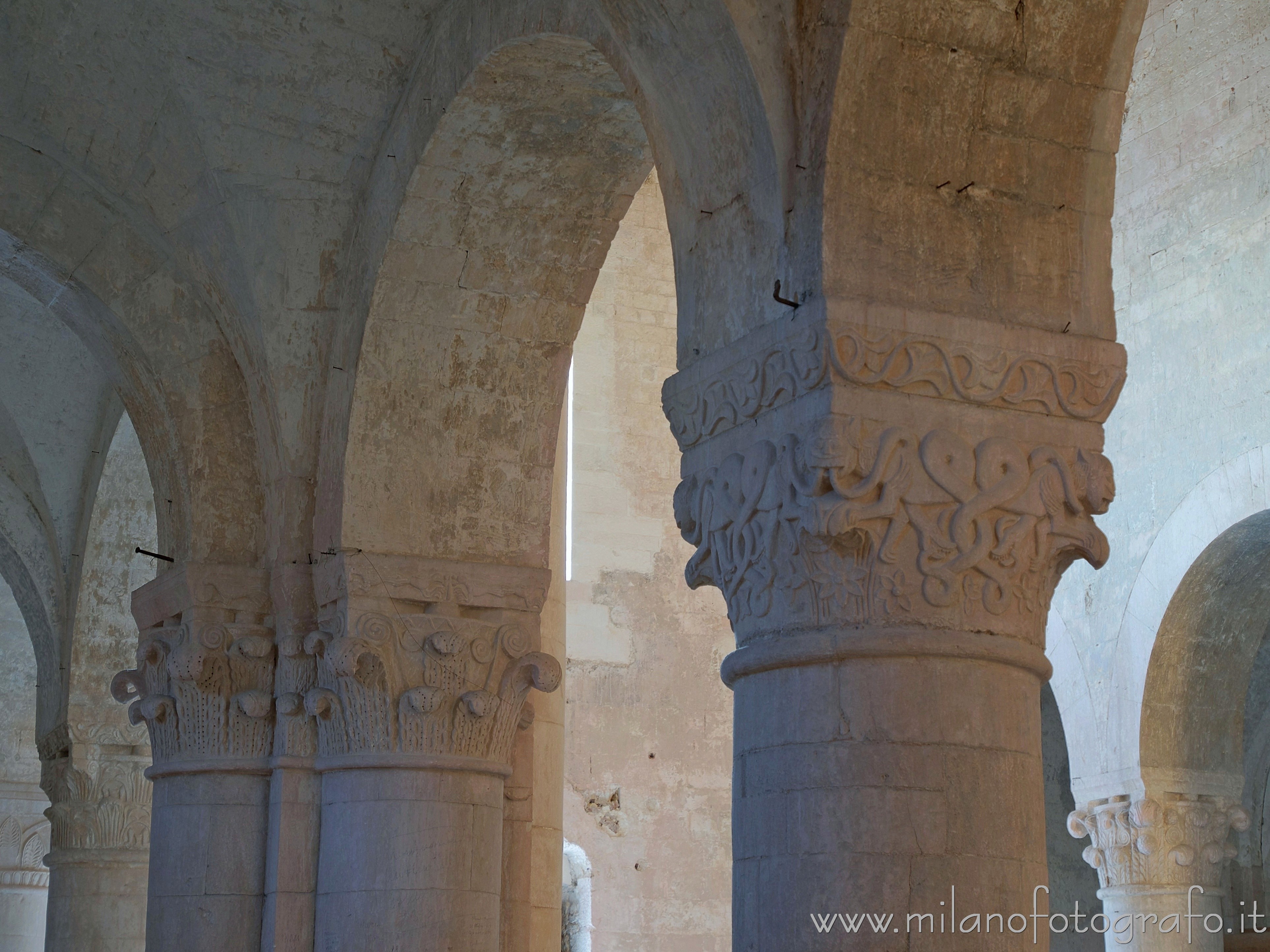 Sirolo (Ancona, Italy): Arches and capitals in the Abbey of San Pietro - Sirolo (Ancona, Italy)