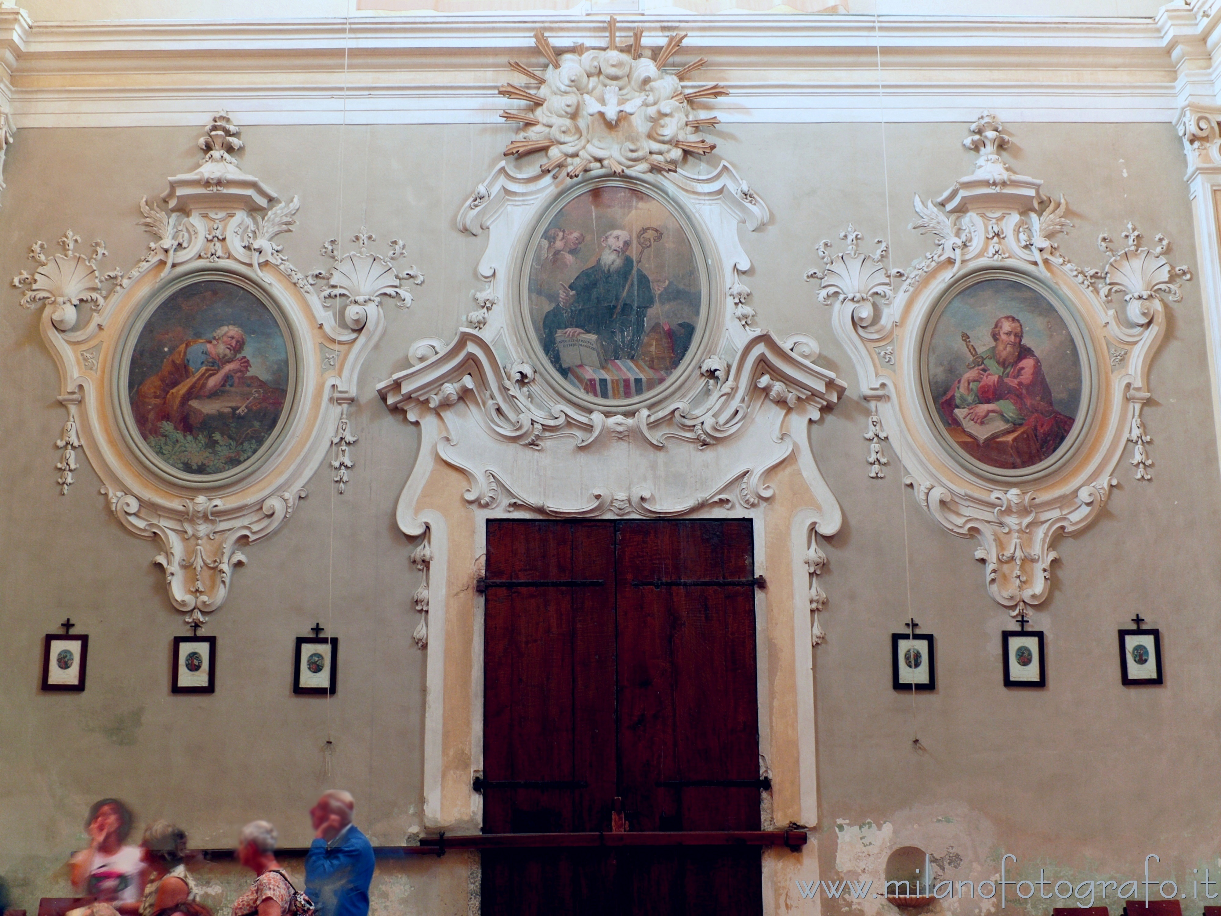 Besana in Brianza (Monza e Brianza): Controfacciata della Chiesa dei SS. Pietro e Paolo dell'ex Monastero benedettino di Brugora - Besana in Brianza (Monza e Brianza)