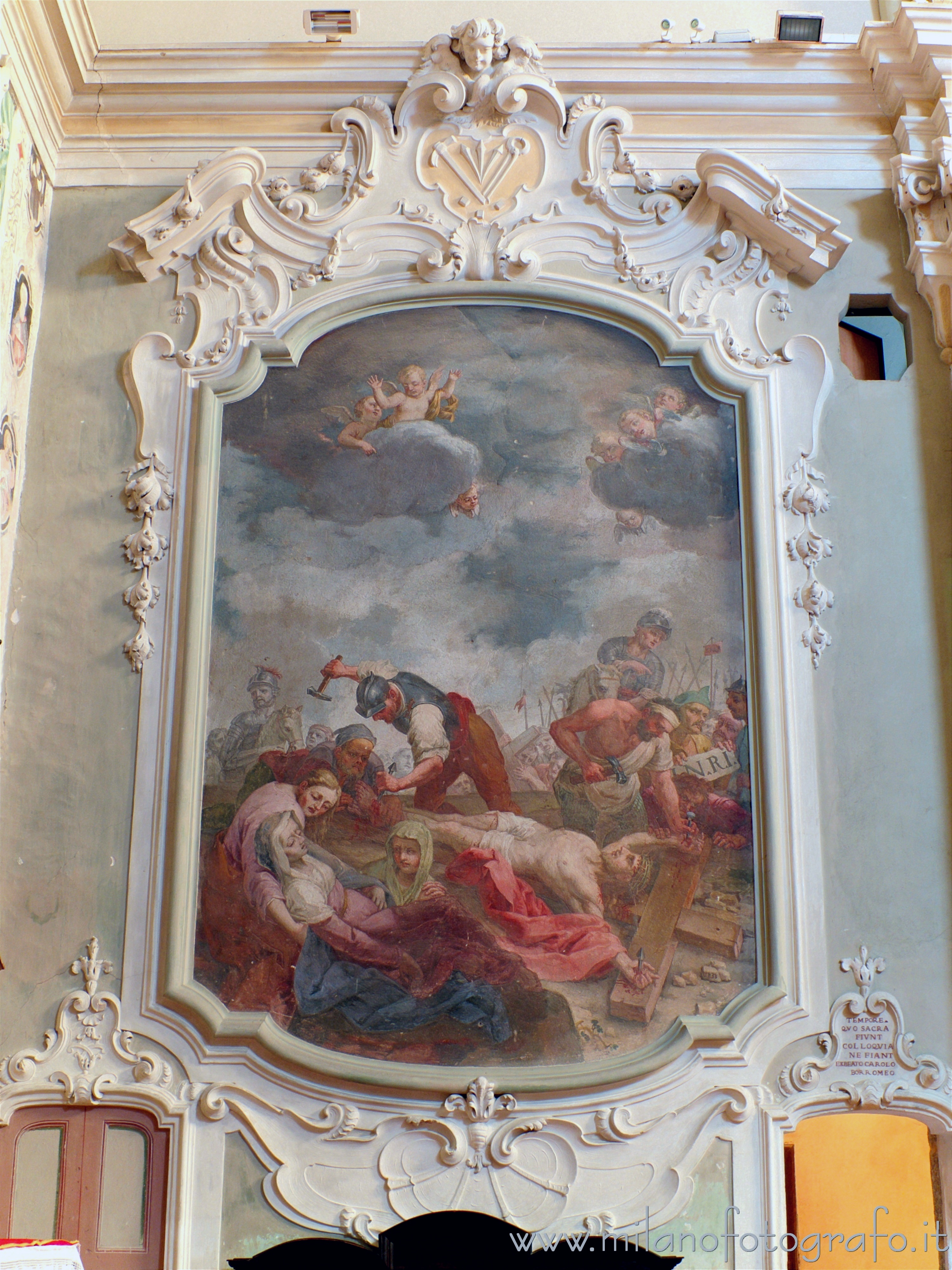 Besana in Brianza (Monza e Brianza): Cristo inchiodato sulla croce nella Chiesa dei SS. Pietro e Paolo dell'ex Monastero benedettino di Brugora - Besana in Brianza (Monza e Brianza)