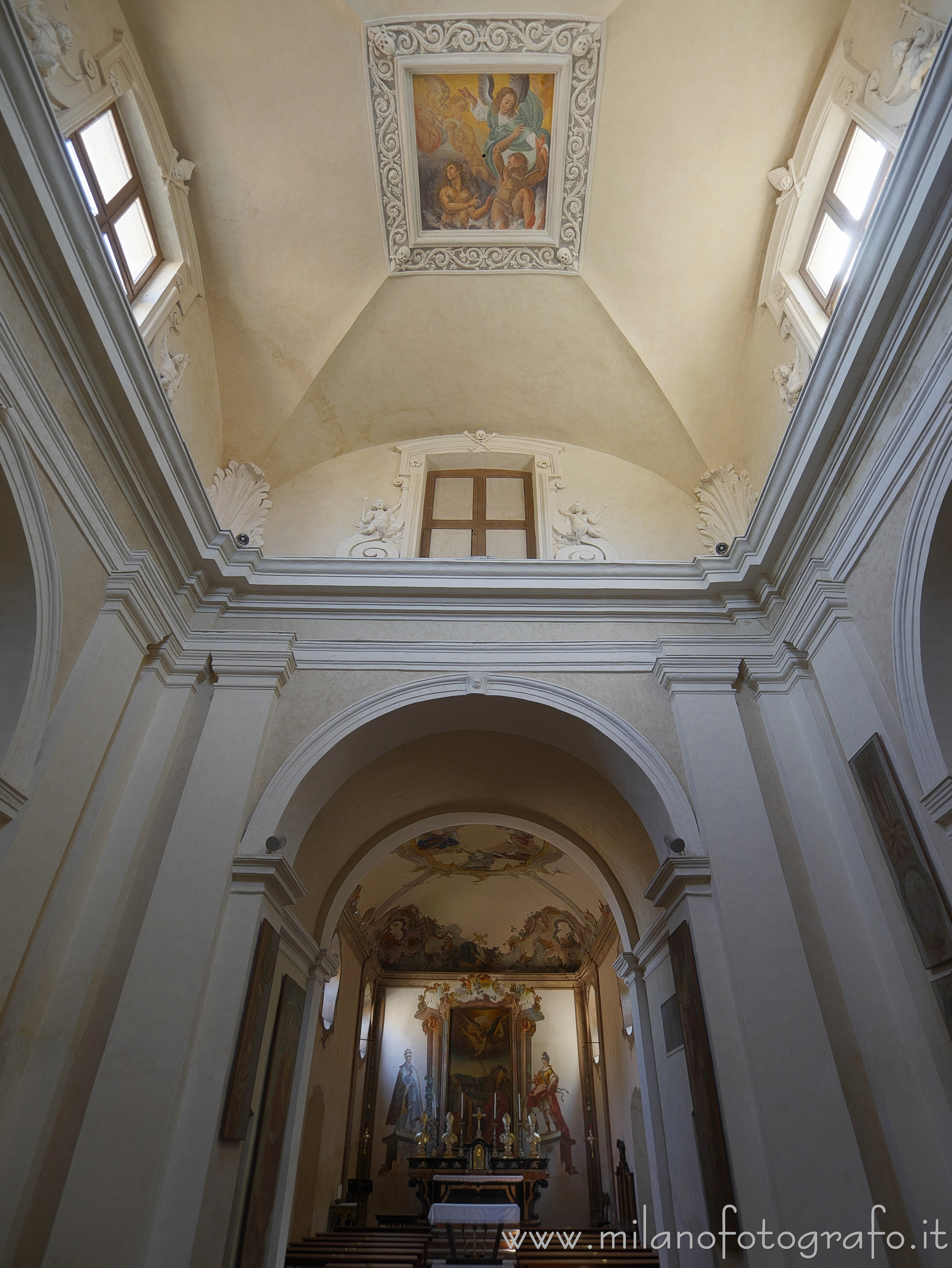 Busto Arsizio (Varese, Italy): Interiors of the Church of San Gregorio Magno at the Cemetery - Busto Arsizio (Varese, Italy)