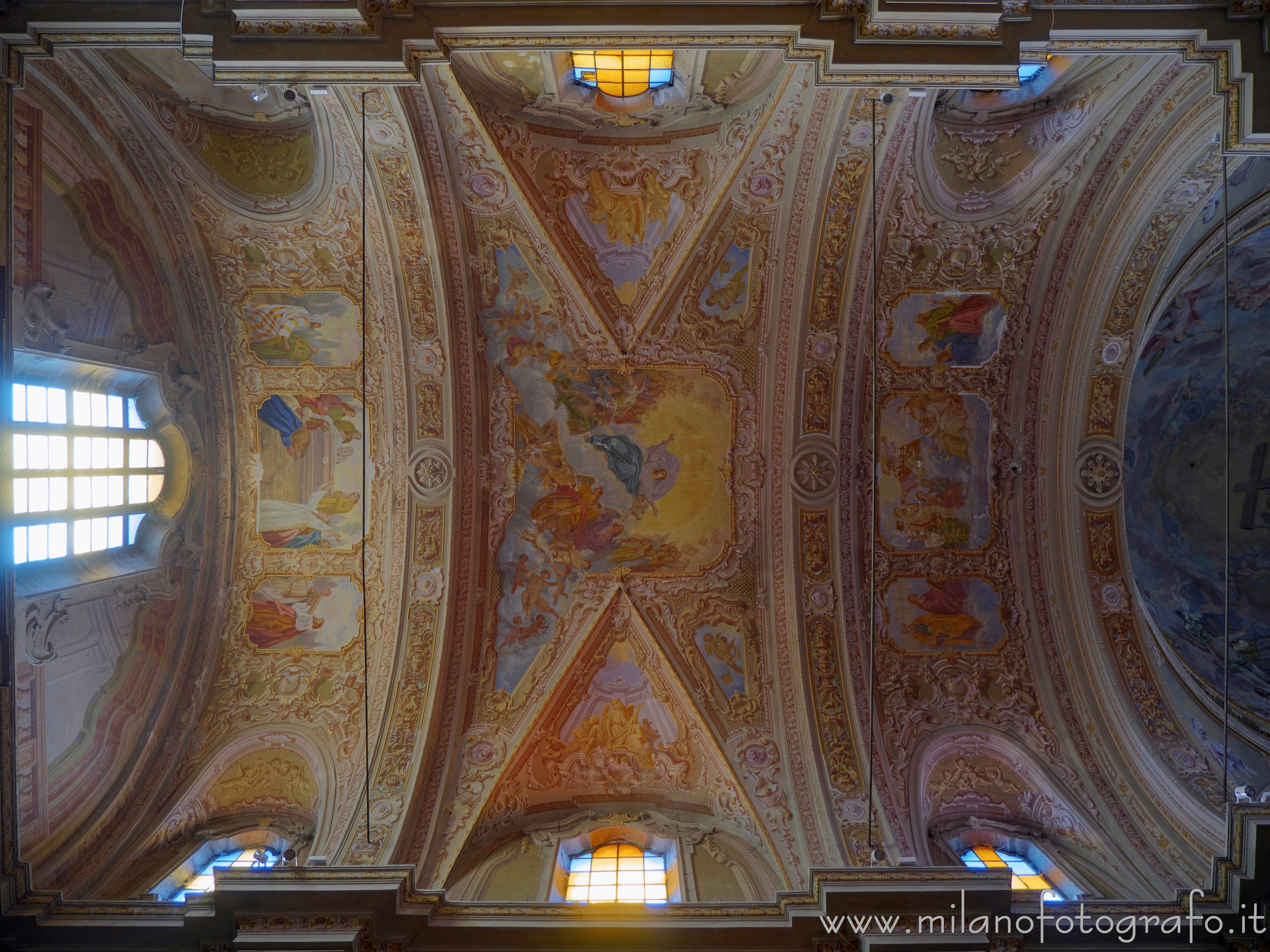 Carpignano Sesia (Novara, Italy): Vault of the nave of the dome of the Church of Santa Maria Assunta - Carpignano Sesia (Novara, Italy)