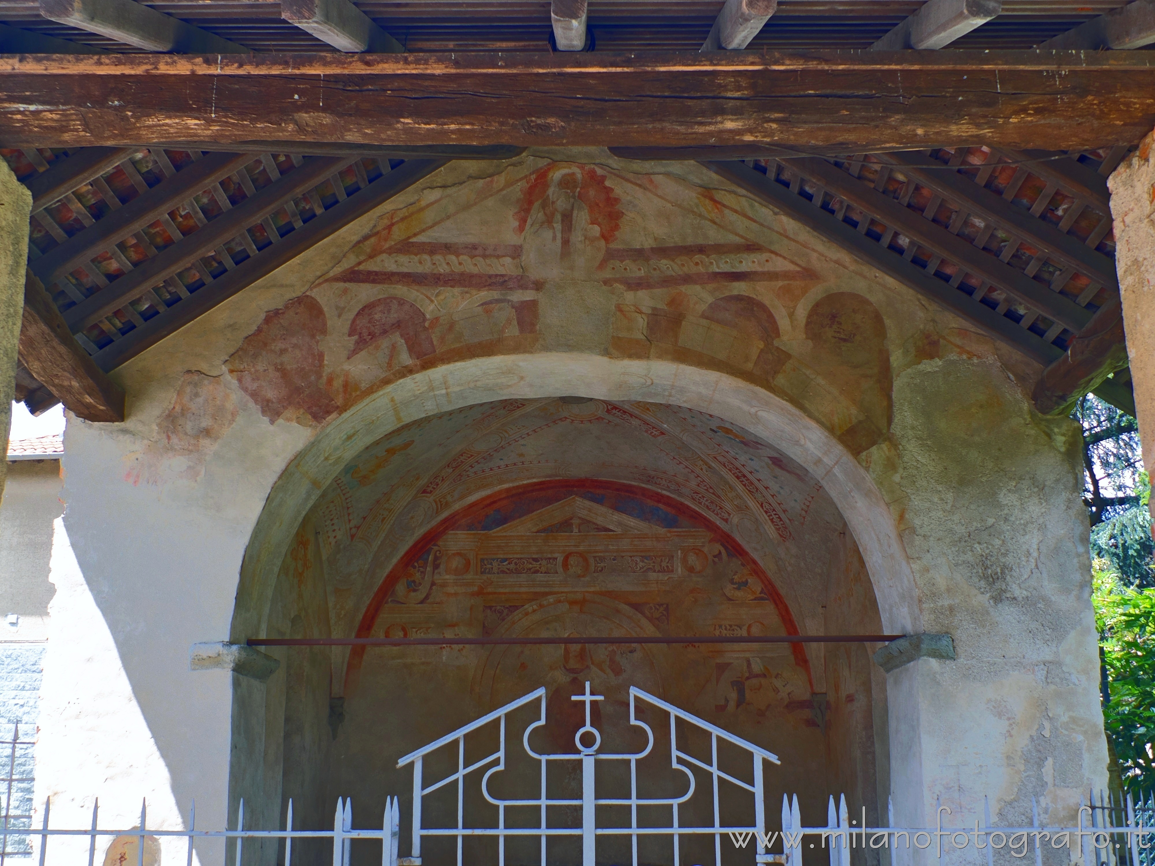 Castiglione Olona (Varese): Interno dell'Oratorio di Santa Maria Rosa davanti alla Chiesa della Madonna in Campagna - Castiglione Olona (Varese)