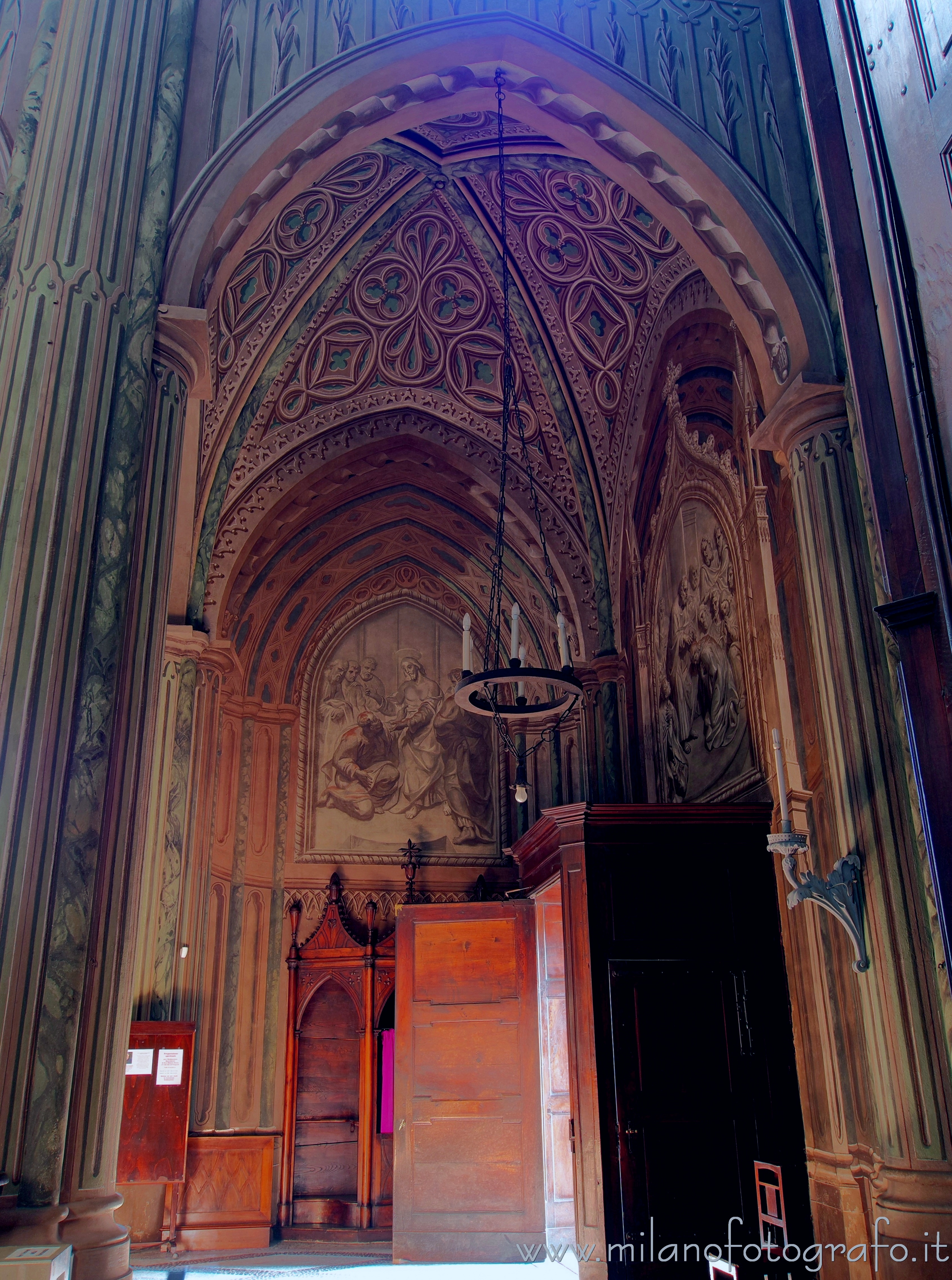 Biella: Prima campata della navata destra del Duomo - Biella
