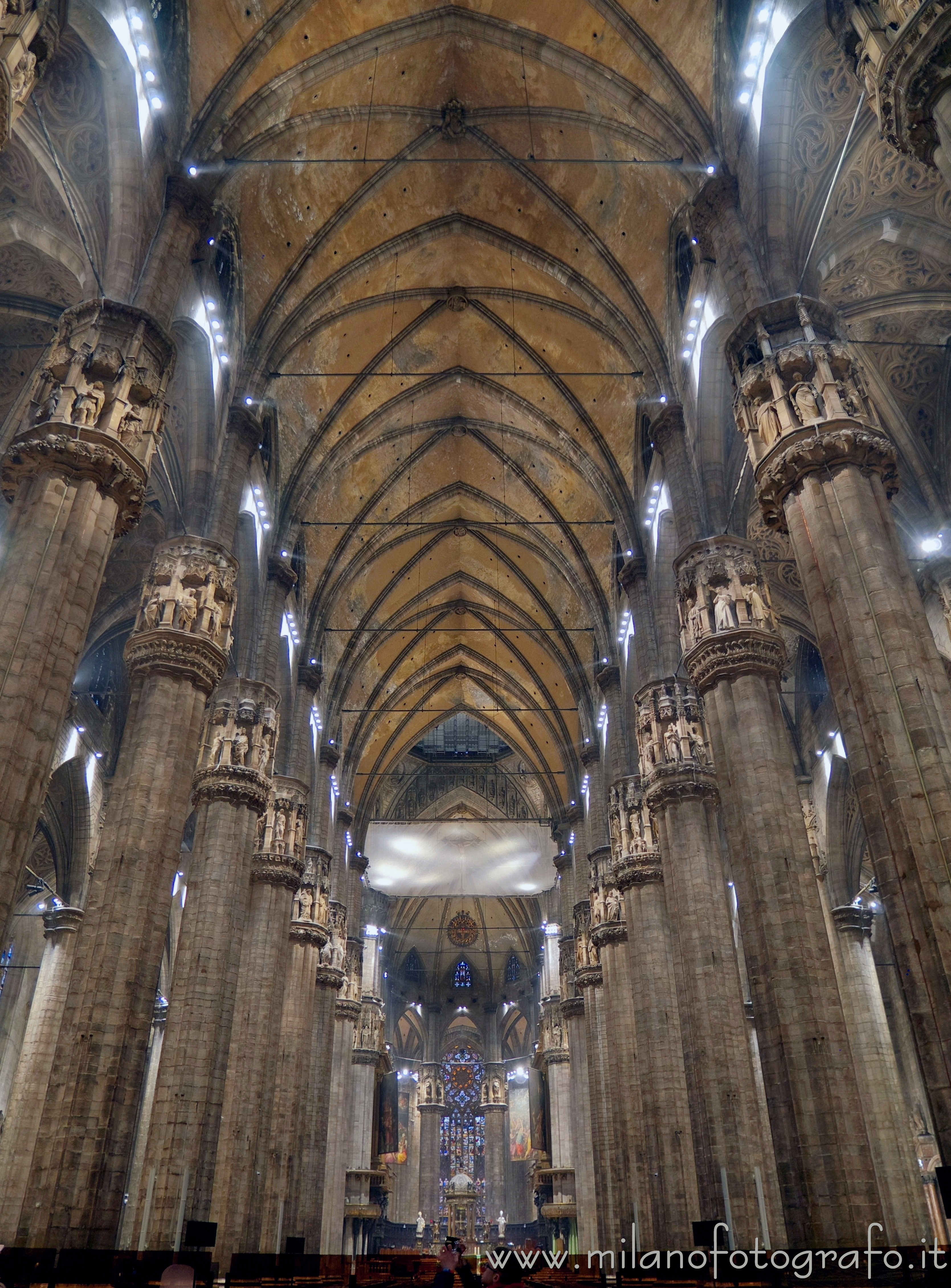 Milan (Italy): Central nave of the Cathedral - Milan (Italy)