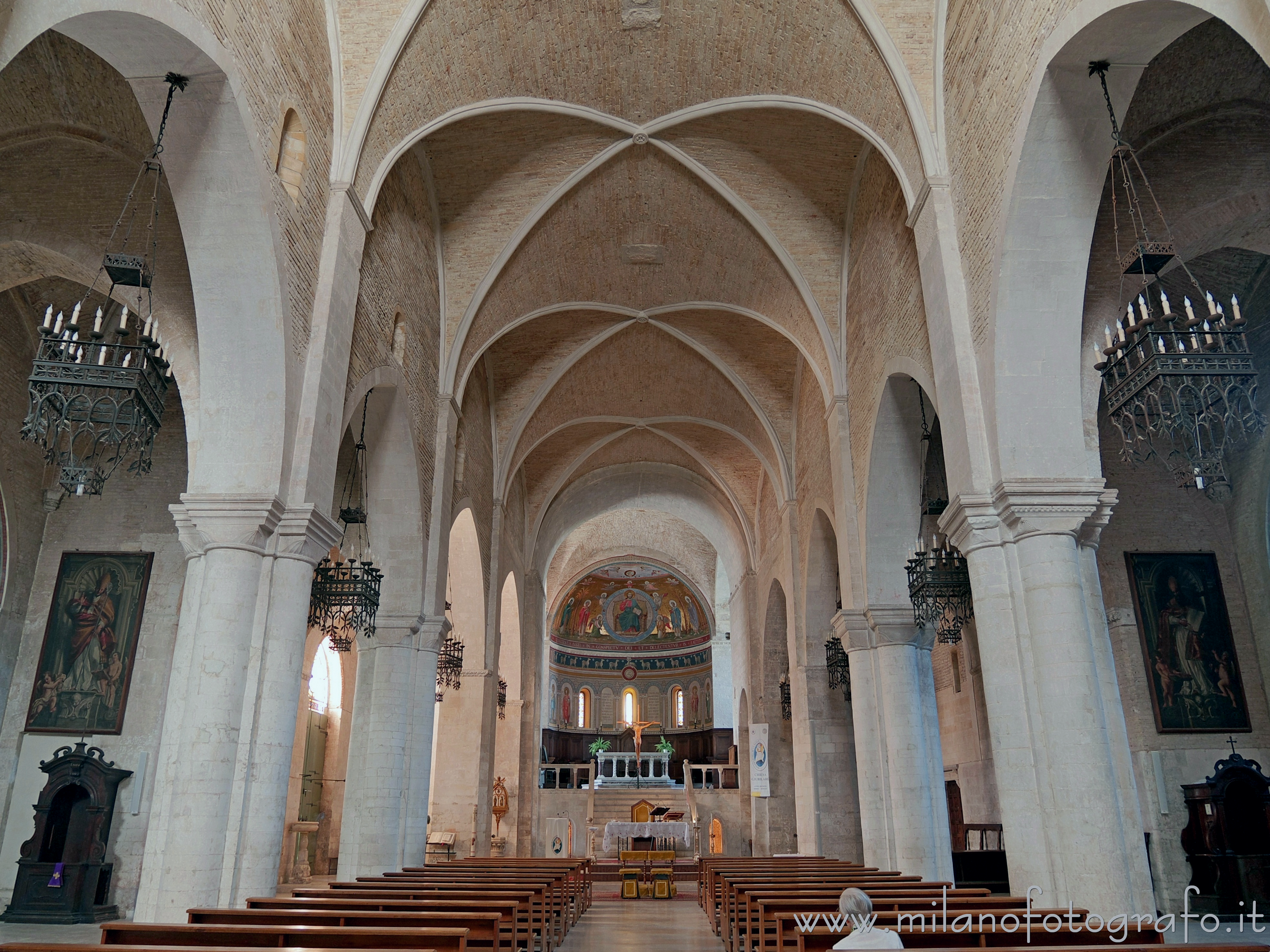 Osimo (Ancona, Italy): Interior of the Duomo di San Leopardo - Osimo (Ancona, Italy)