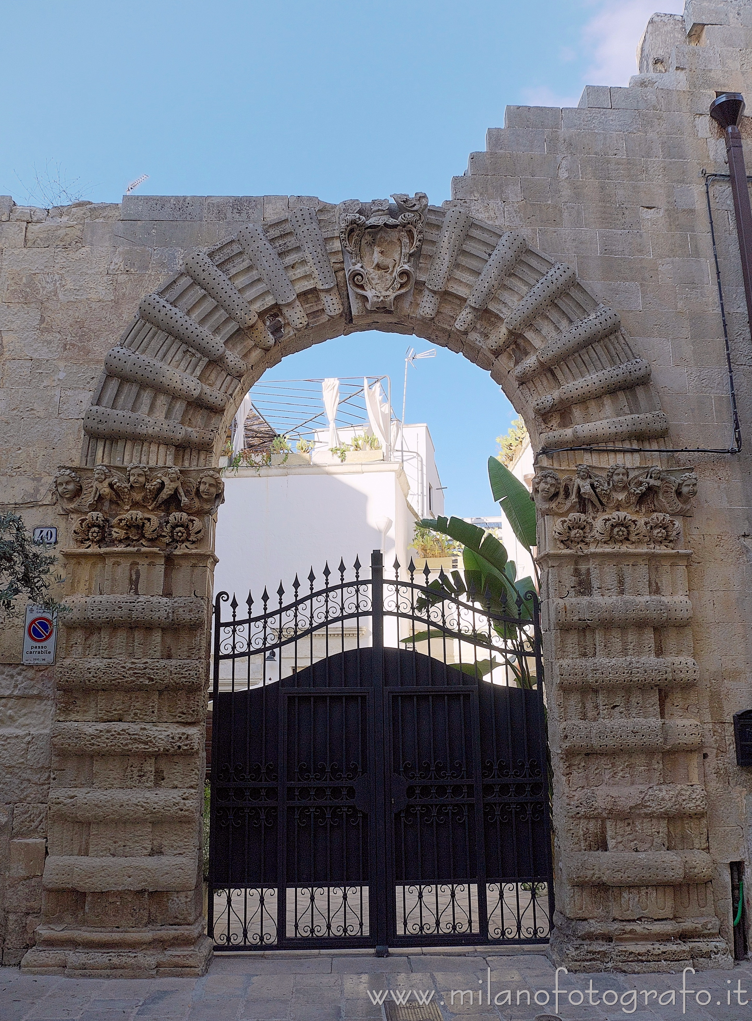 Galatina (Lecce): Portone barocco di palazzo Pindaro - Galatina (Lecce)