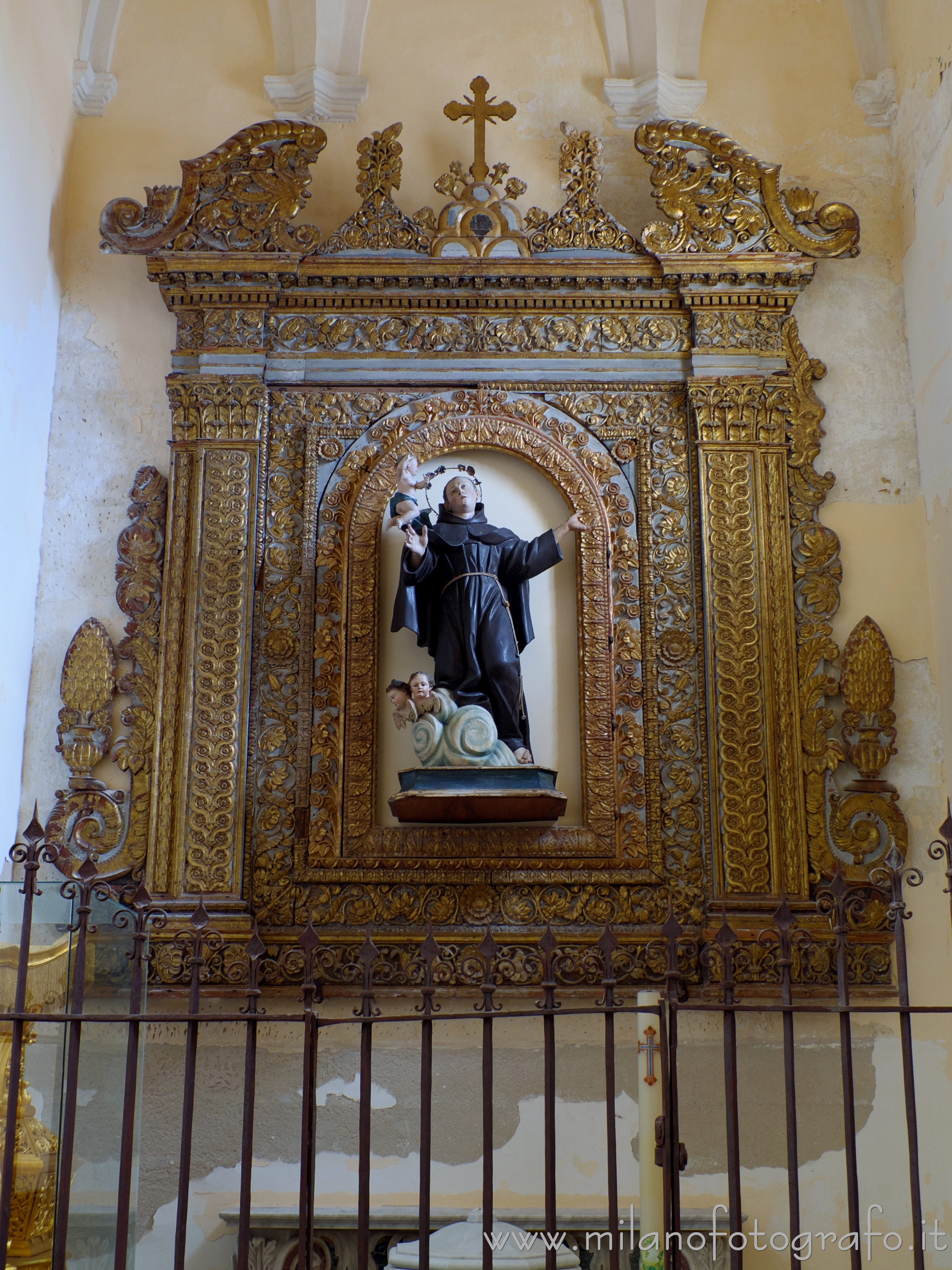 Gallipoli (Lecce, Italy): Altar of Pasquale Baylon in the Church of Saint Francis from Assisi - Gallipoli (Lecce, Italy)