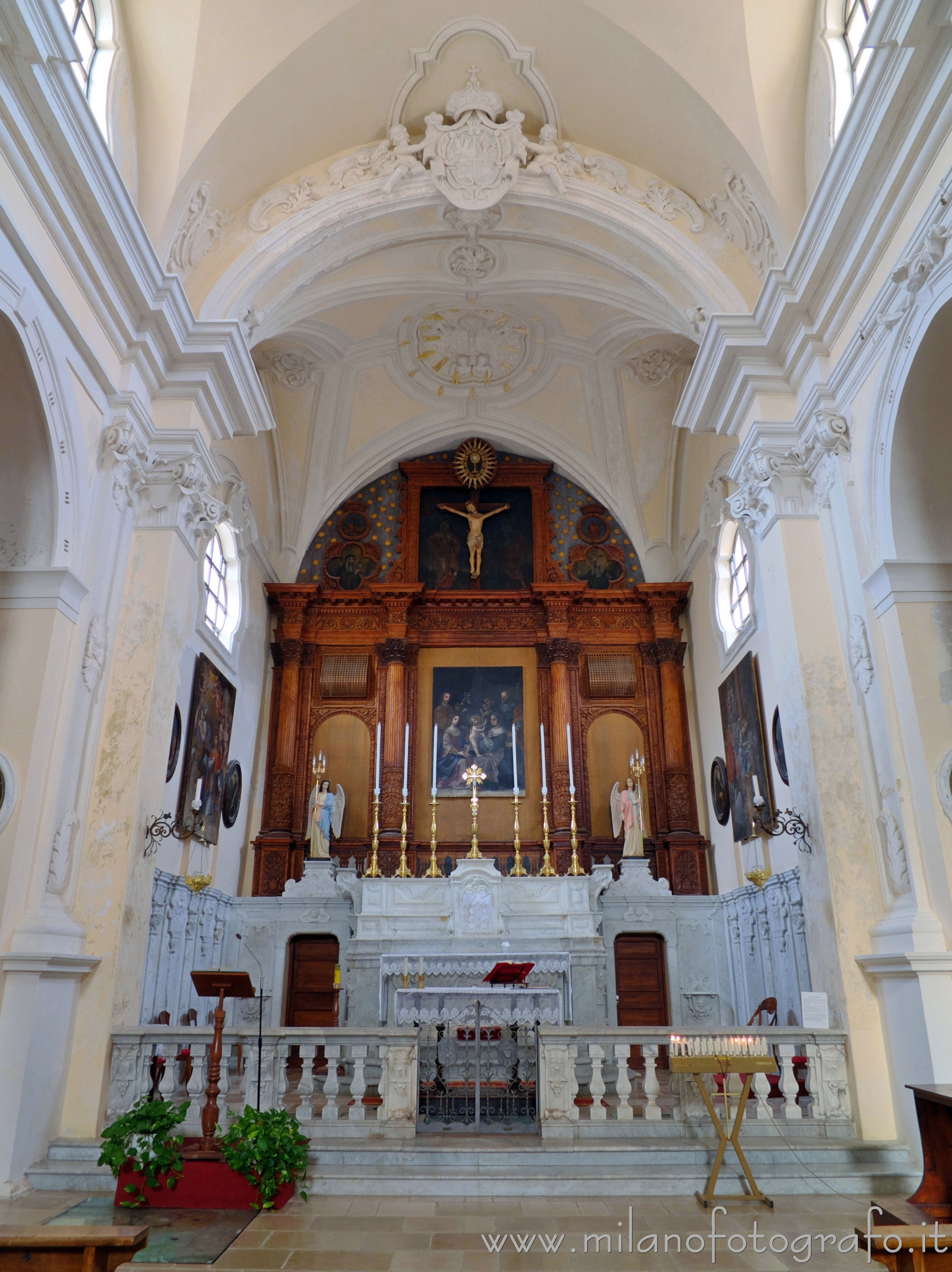 Gallipoli (Lecce): Altare e presbiterio della Chiesa di San Francesco d'Assisi - Gallipoli (Lecce)