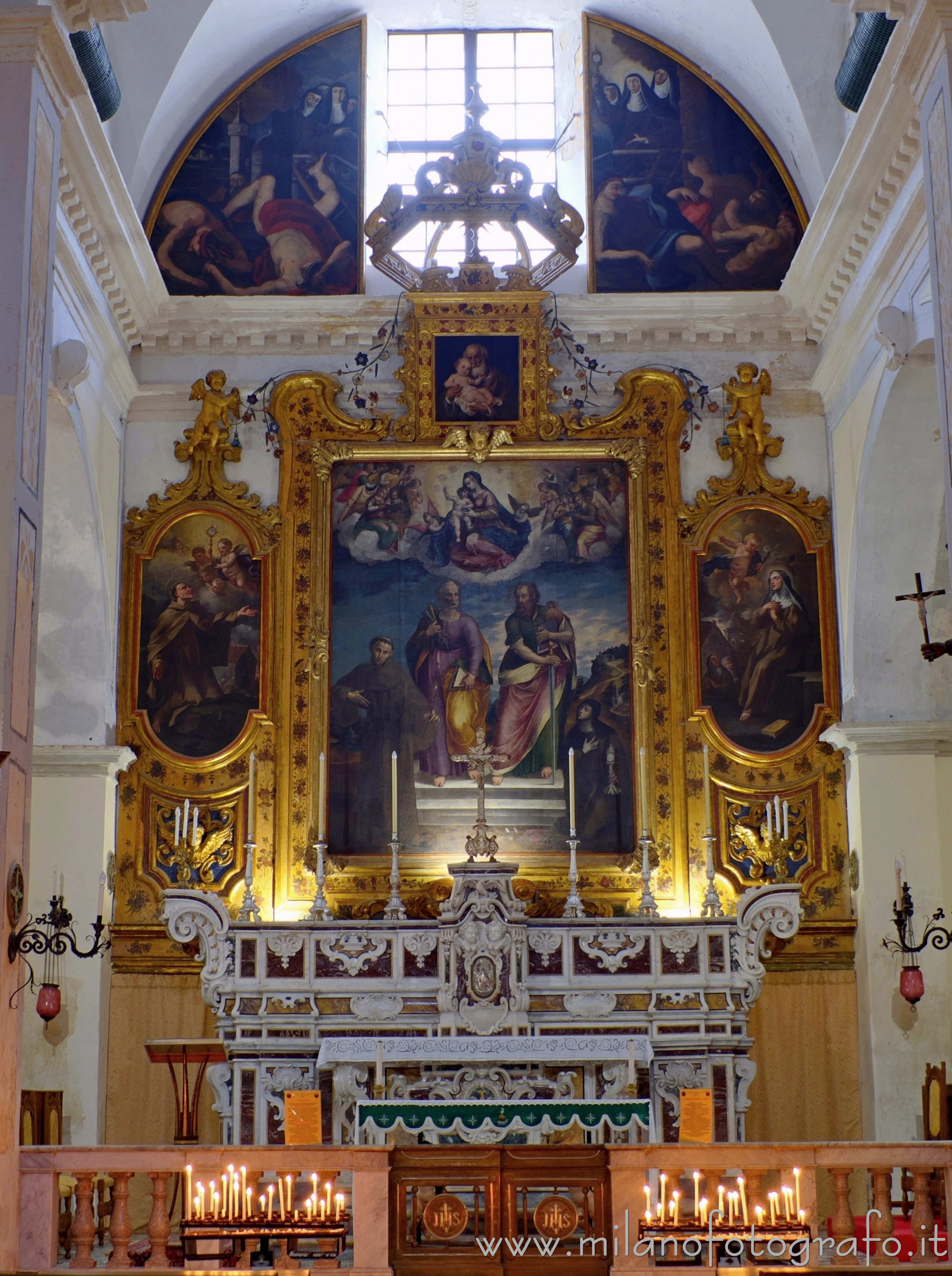 Gallipoli (Lecce, Italy): Main altar of the Church of San Giuseppe - Gallipoli (Lecce, Italy)