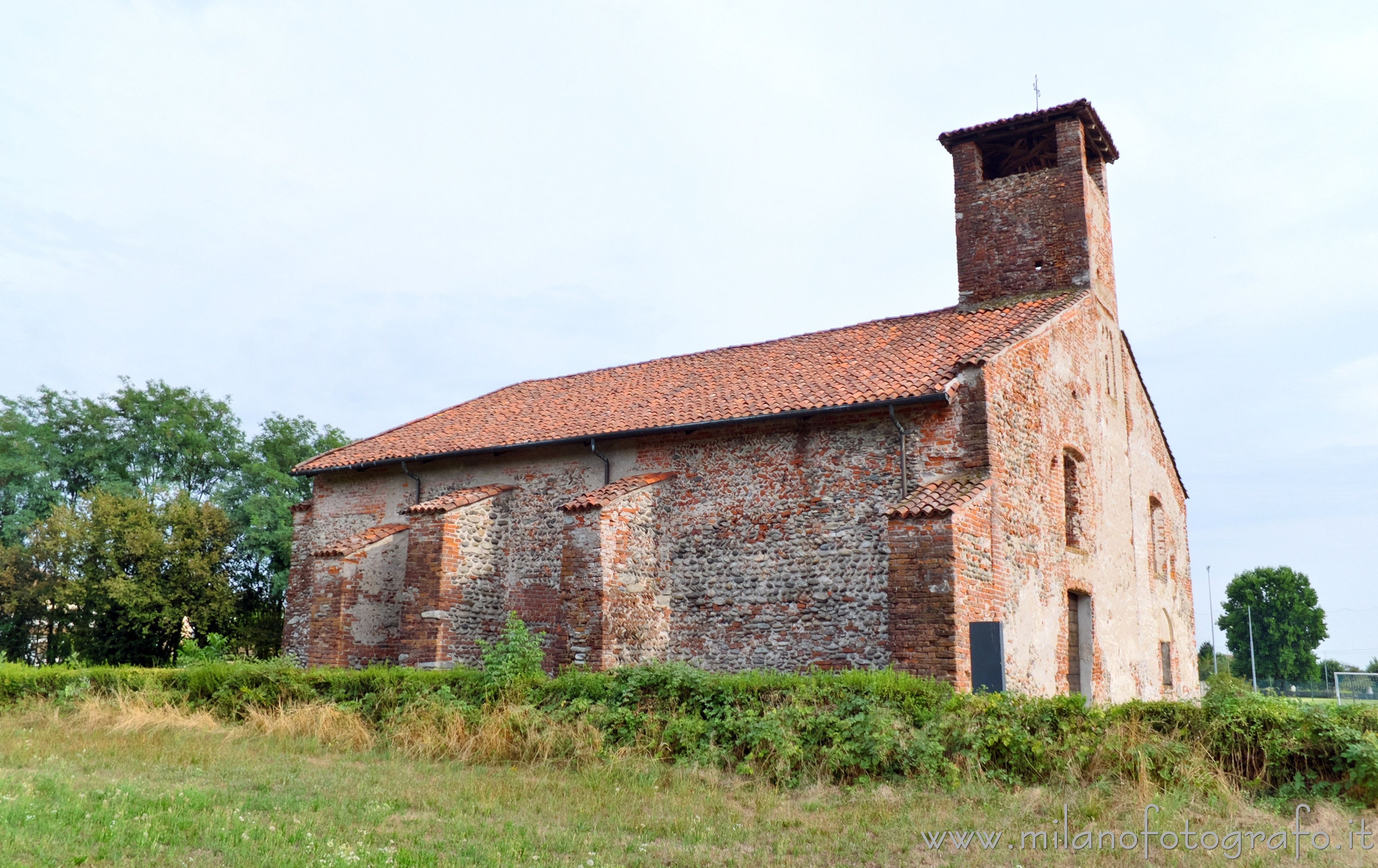 Lenta (Vercelli, Italy): Northern side of St Stephen's Church - Lenta (Vercelli, Italy)