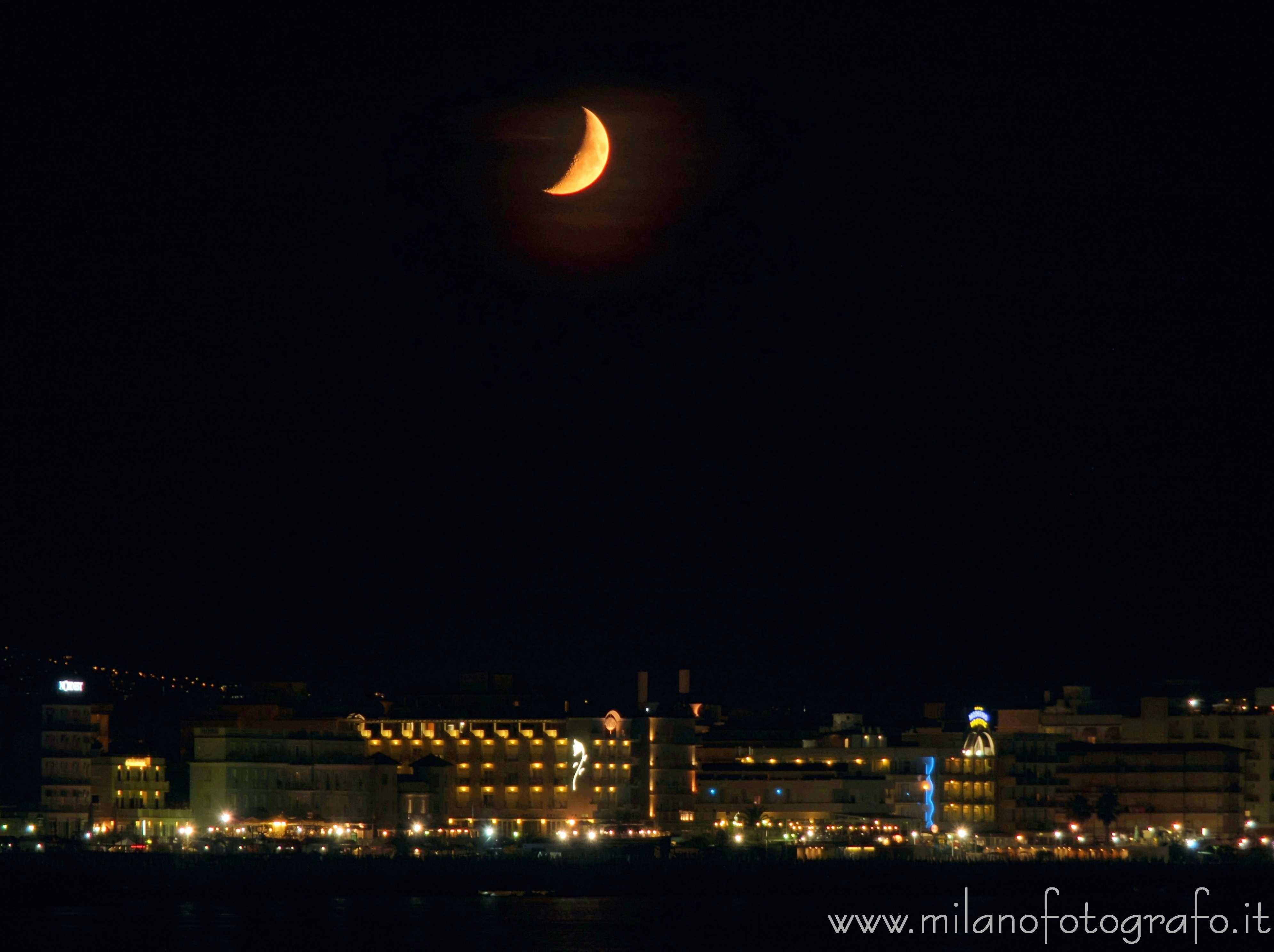 Cattolica (Rimini, Italy): The moon above the hotels of Cattolica - Cattolica (Rimini, Italy)