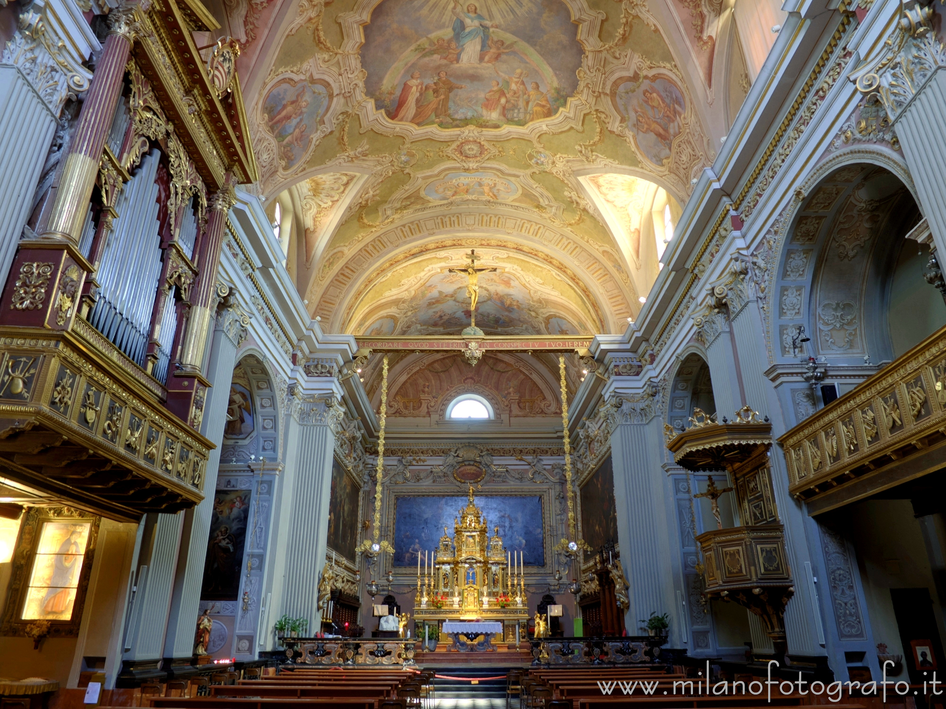 Mandello del Lario (Lecco, Italy): Interior of the Church of Saint Lawrence Martyr - Mandello del Lario (Lecco, Italy)