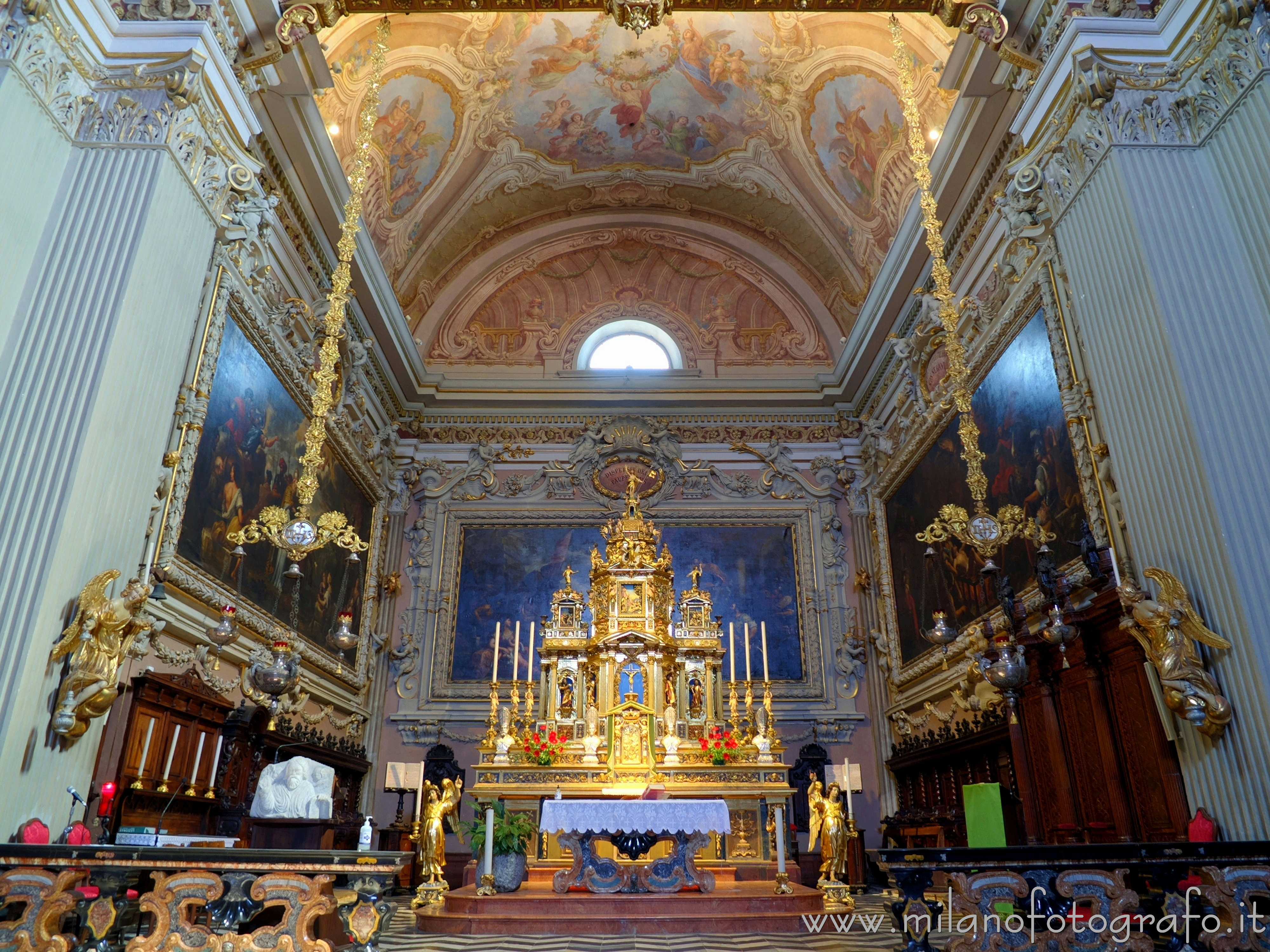 Mandello del Lario (Lecco, Italy): Presbytery of the Church of Saint Lawrence Martyr - Mandello del Lario (Lecco, Italy)