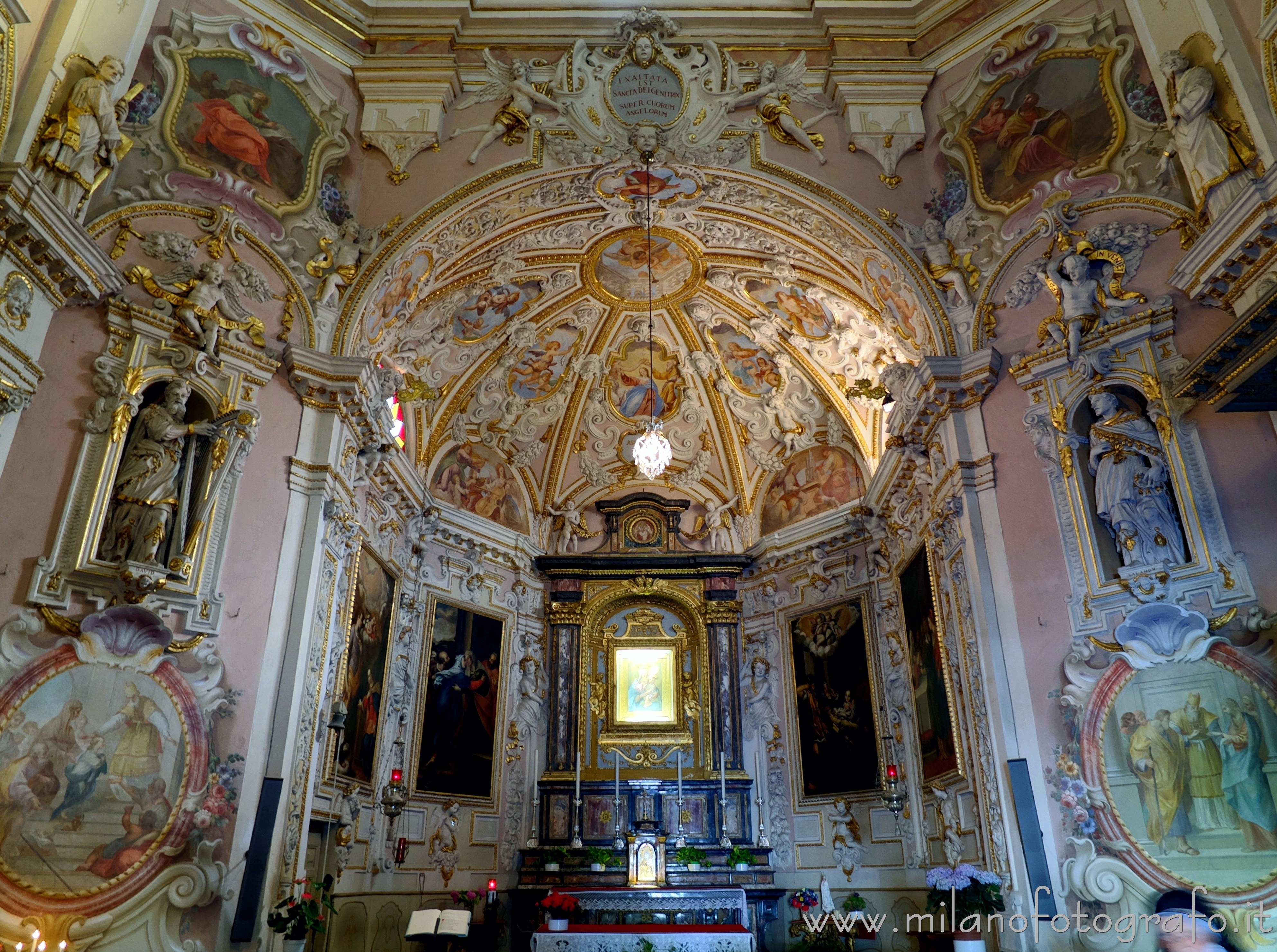 Mandello del Lario (Lecco, Italy): Interior of the Sanctuary of the Blessed Virgin of the River - Mandello del Lario (Lecco, Italy)