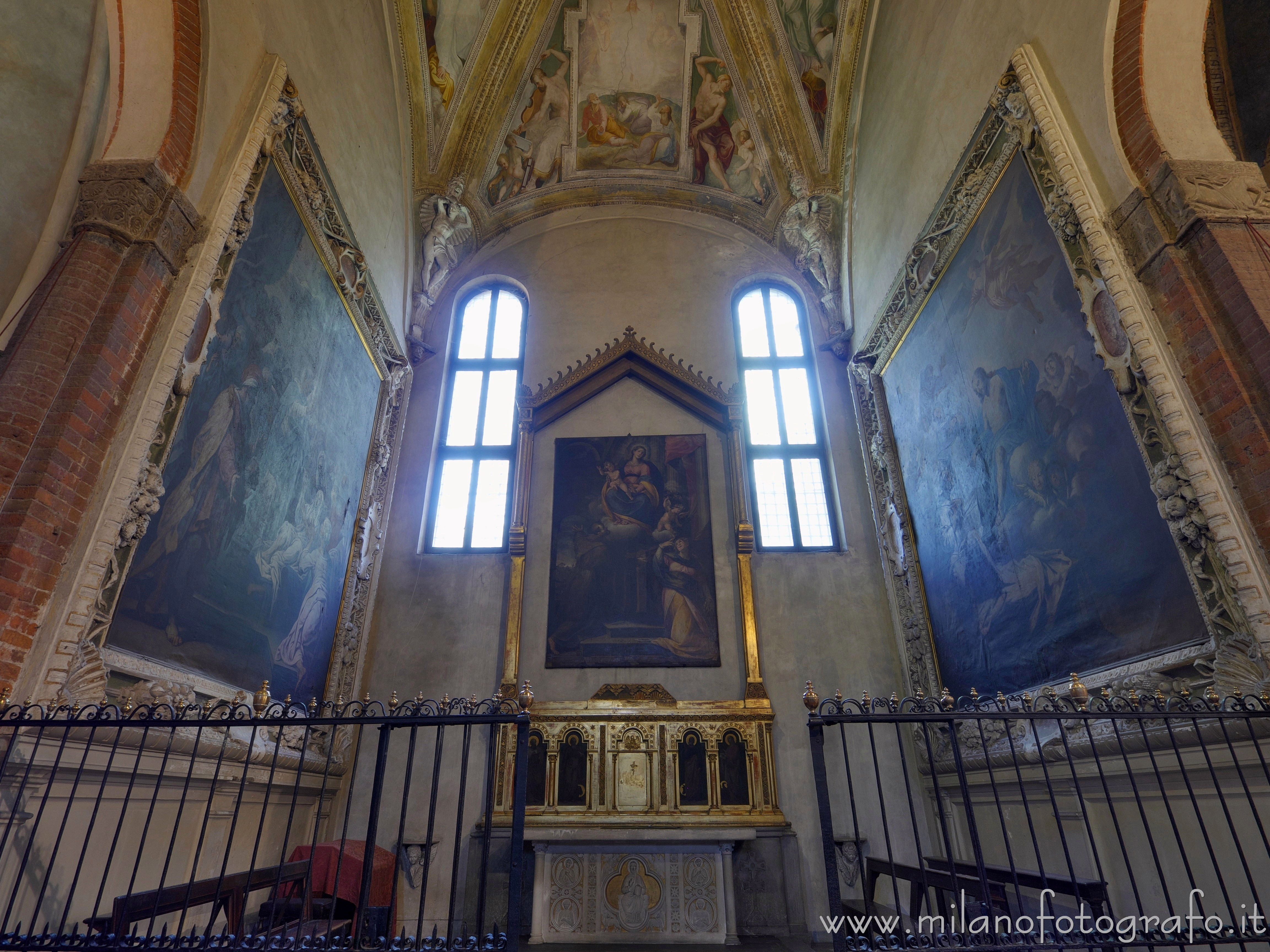 Milan (Italy): Interior of the Chapel of St. Vincenzo Ferrer in the Basilica of Sant'Eustorgio - Milan (Italy)