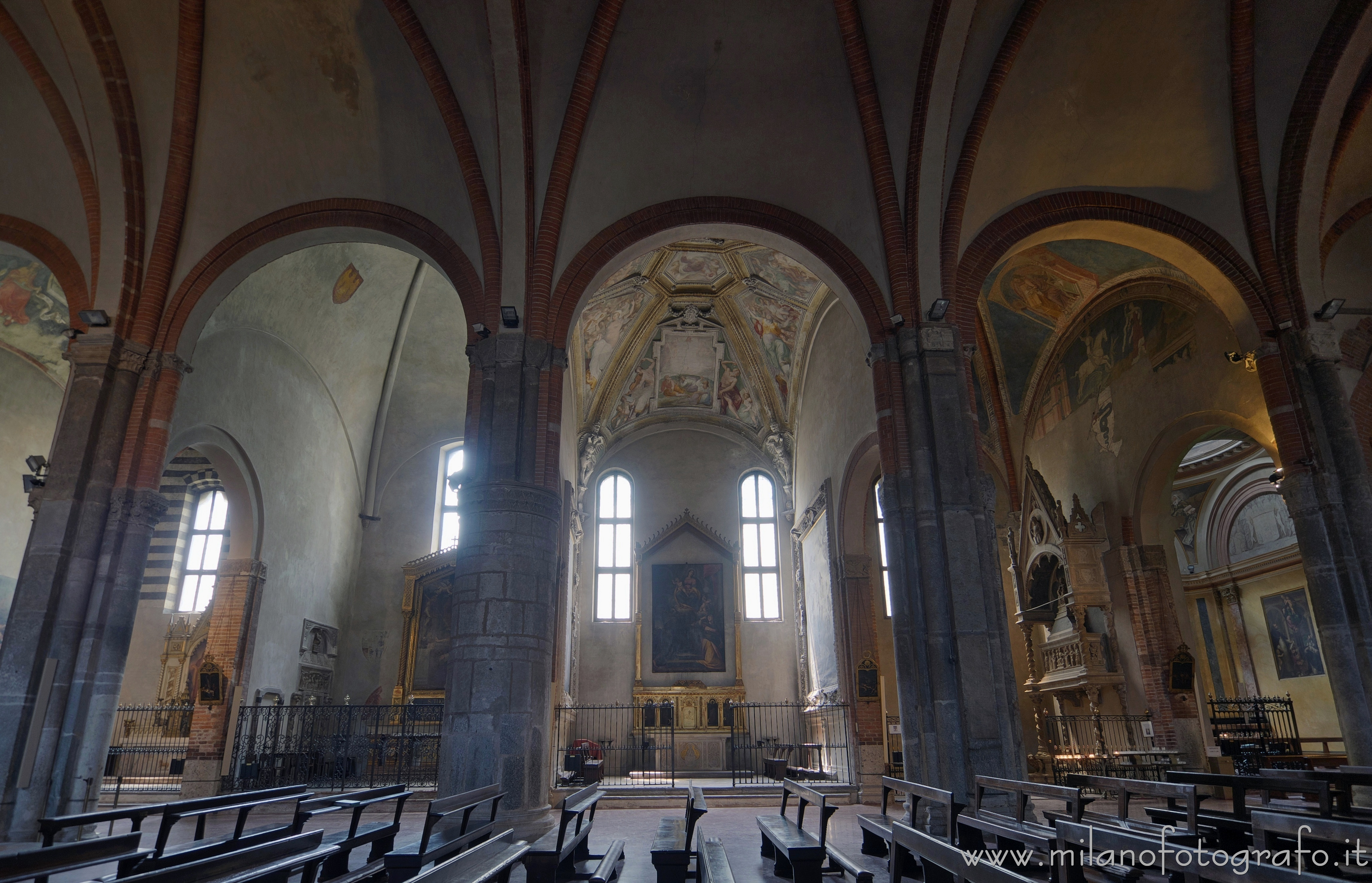 Milan (Italy): Right lateral chapels of the Basilica of Sant'Eustorgio - Milan (Italy)