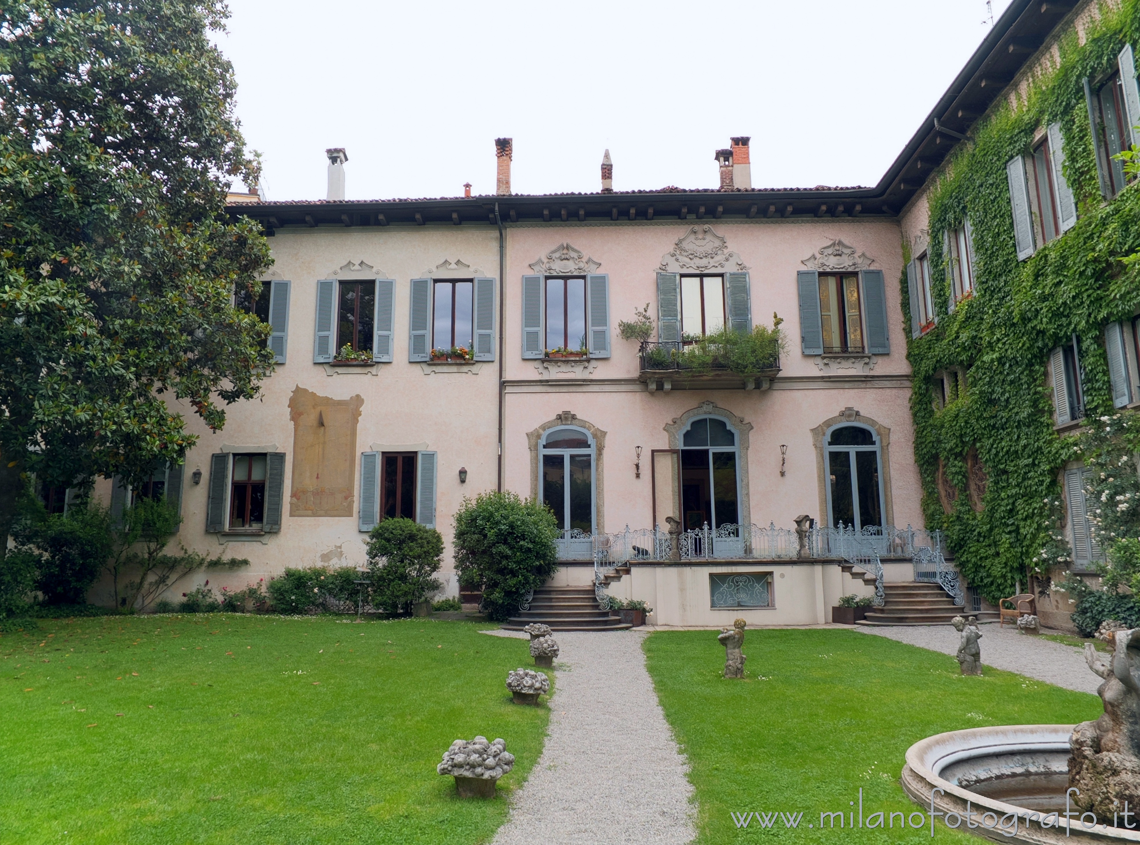 Milan (Italy): Facade toward the park of House of the Atellani and Leonardo's vineyard - Milan (Italy)