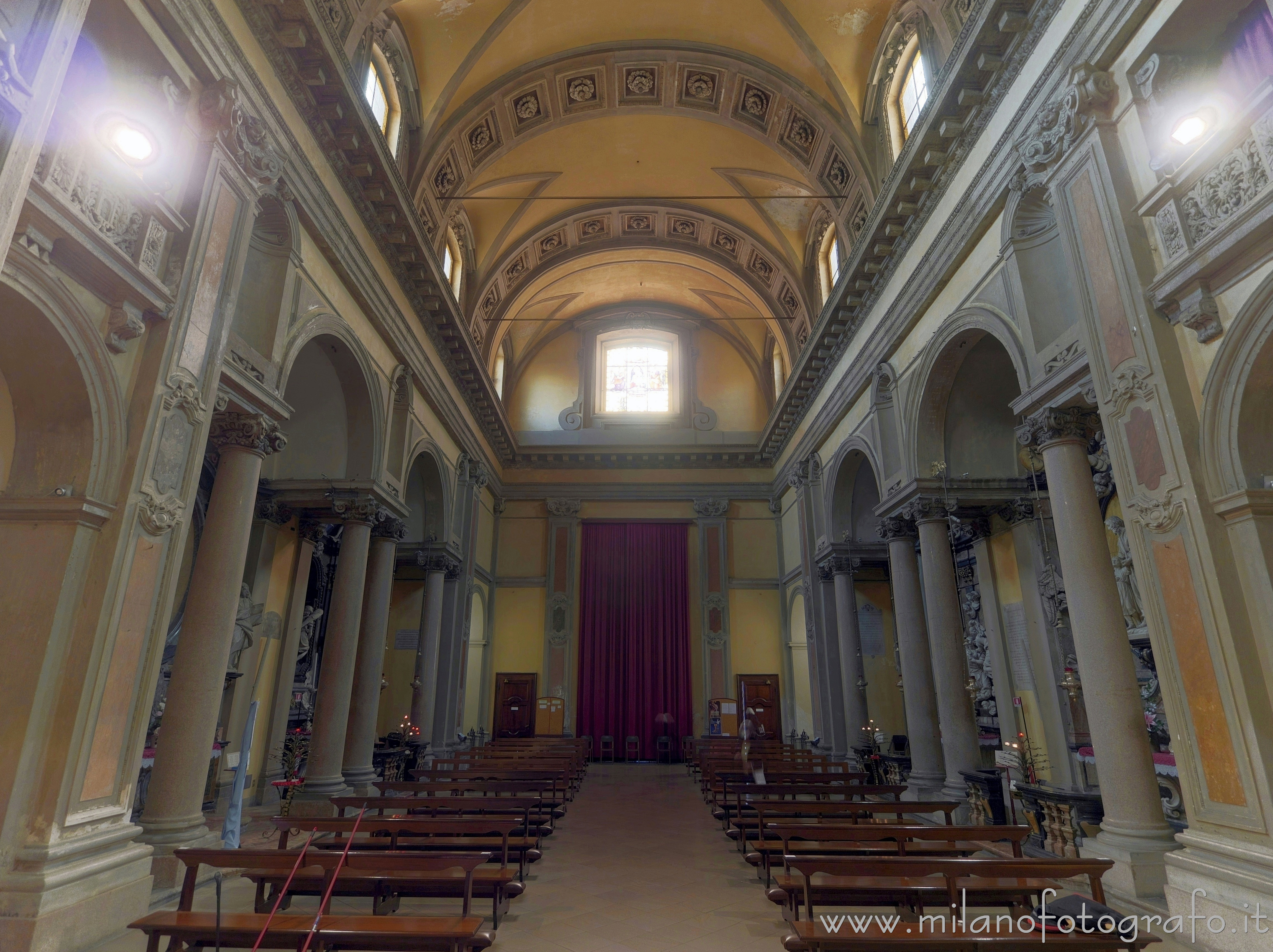 Milano: Navata della Chiesa di Santa Maria alla Porta - Milano