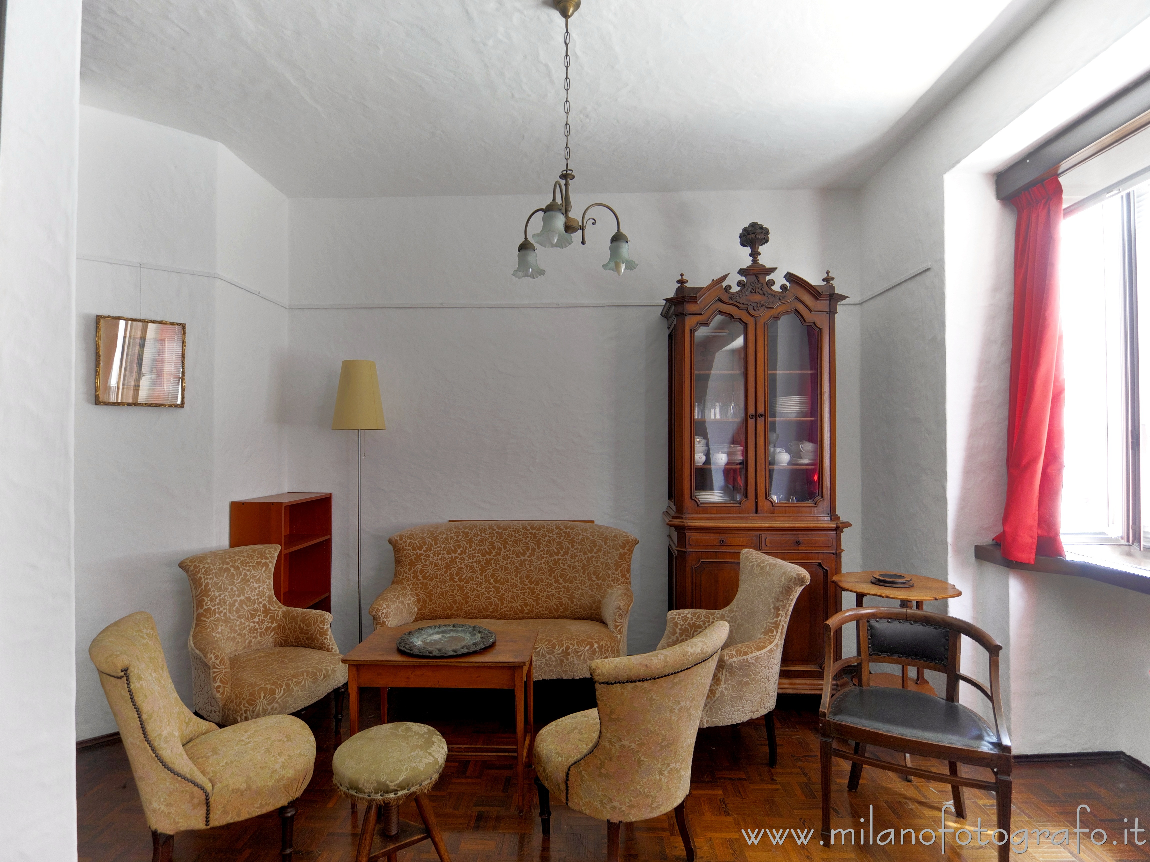 Milan (Italy): Sitting room with furniture from the early 1900s - Milan (Italy)