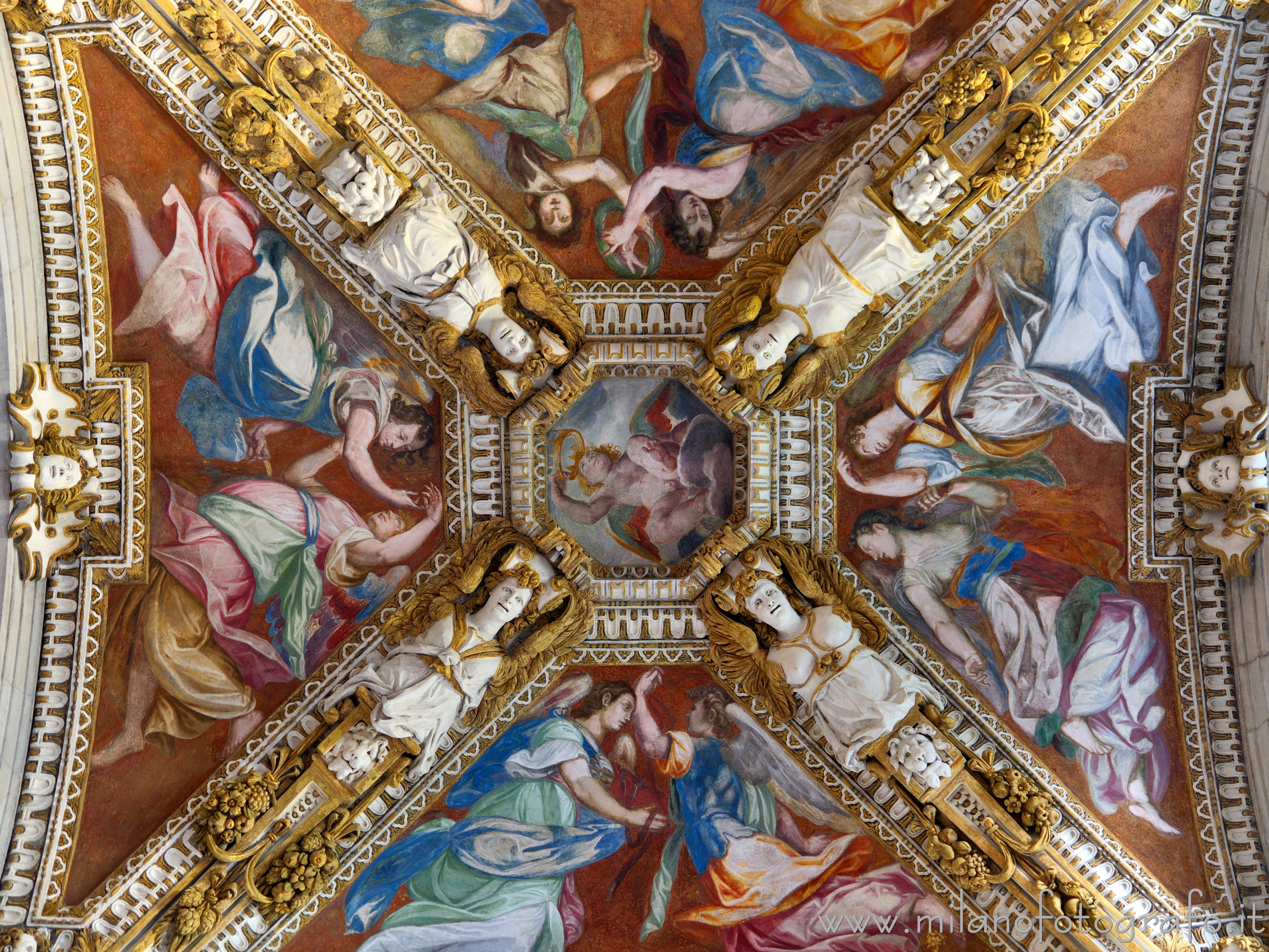 Milano: Volta decorata di una campata delle navate laterali della Chiesa di Santa Maria dei Miracoli - Milano