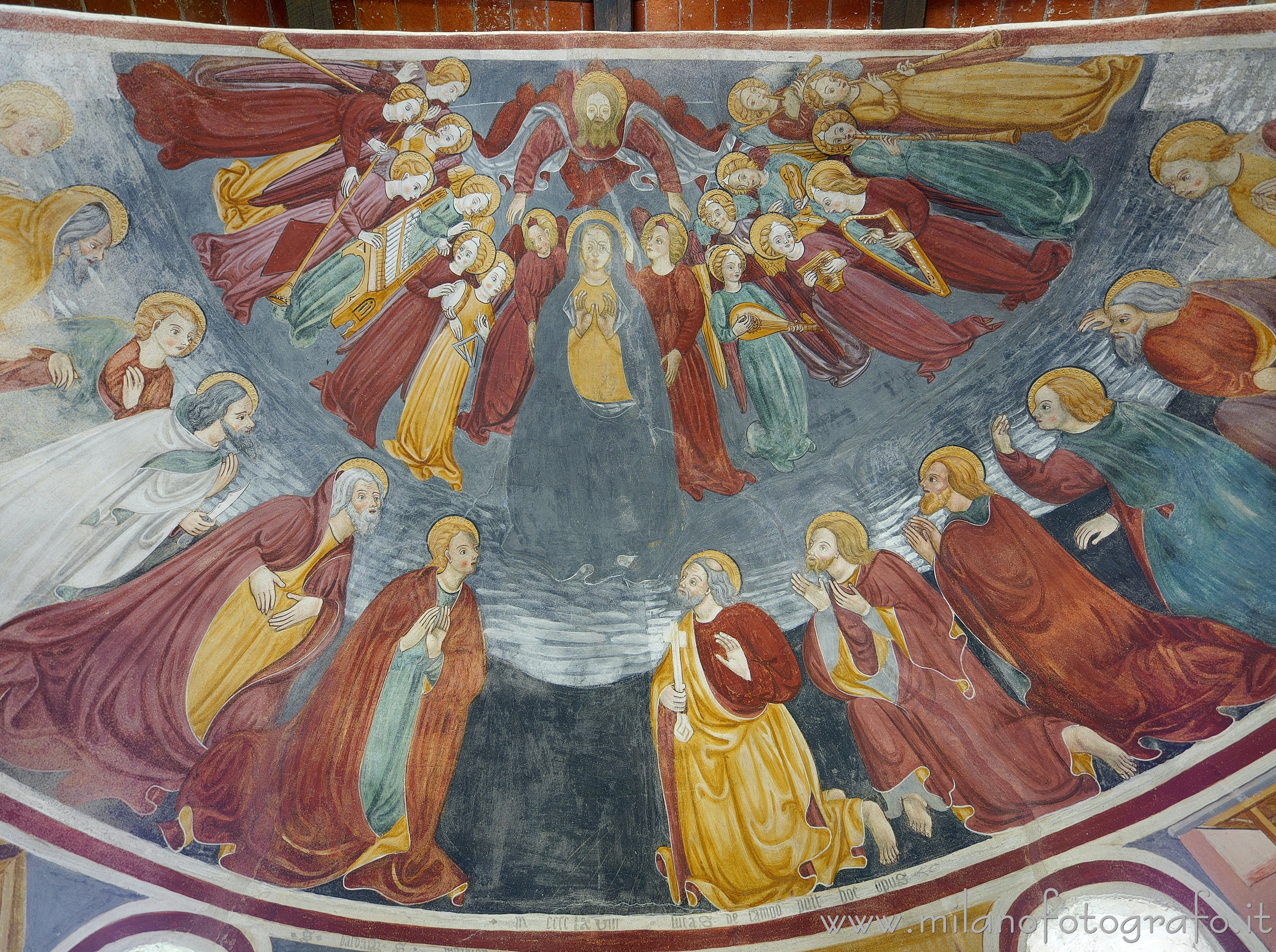 Momo (Novara): Affreschi nel catino absidale dell'Oratorio di Santa Maria di Linduno - Momo (Novara)