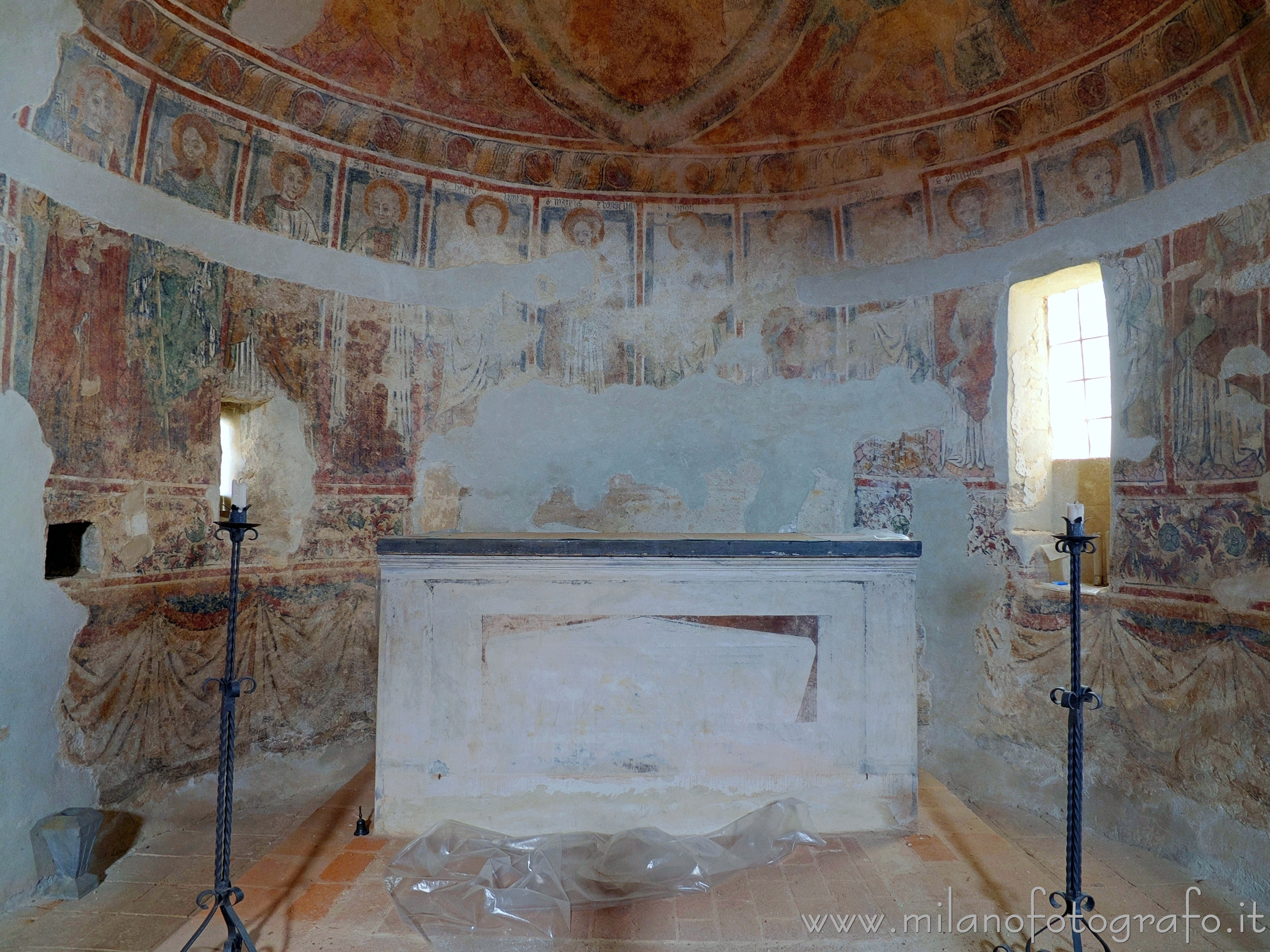 Netro (Biella): Parete dell'abside centrale della Chiesa cimiteriale di Santa Maria Assunta - Netro (Biella)