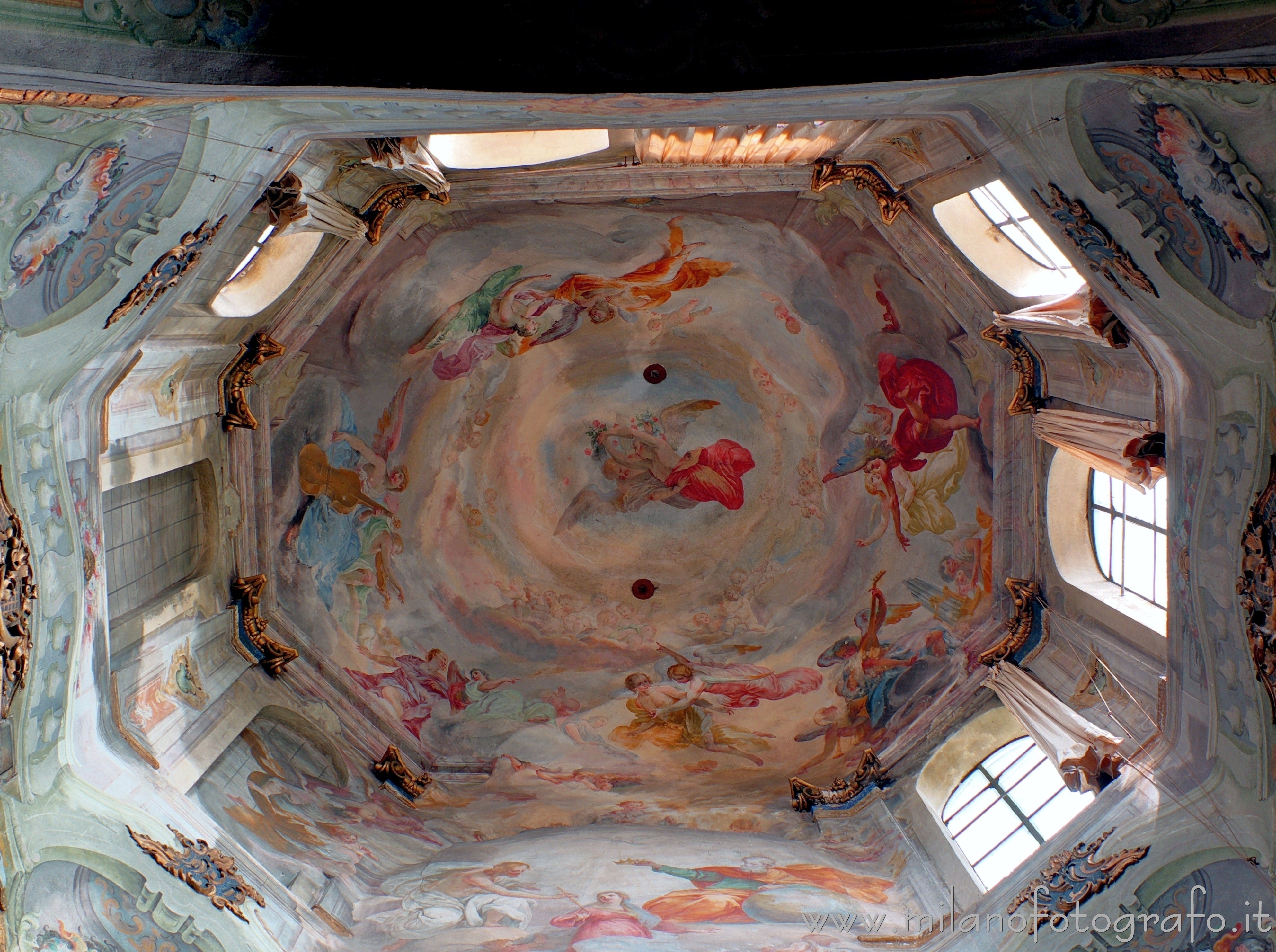 Orta San Giulio (Novara, Italy): Dome of the tiburium of the Church of Santa Maria Assunta - Orta San Giulio (Novara, Italy)