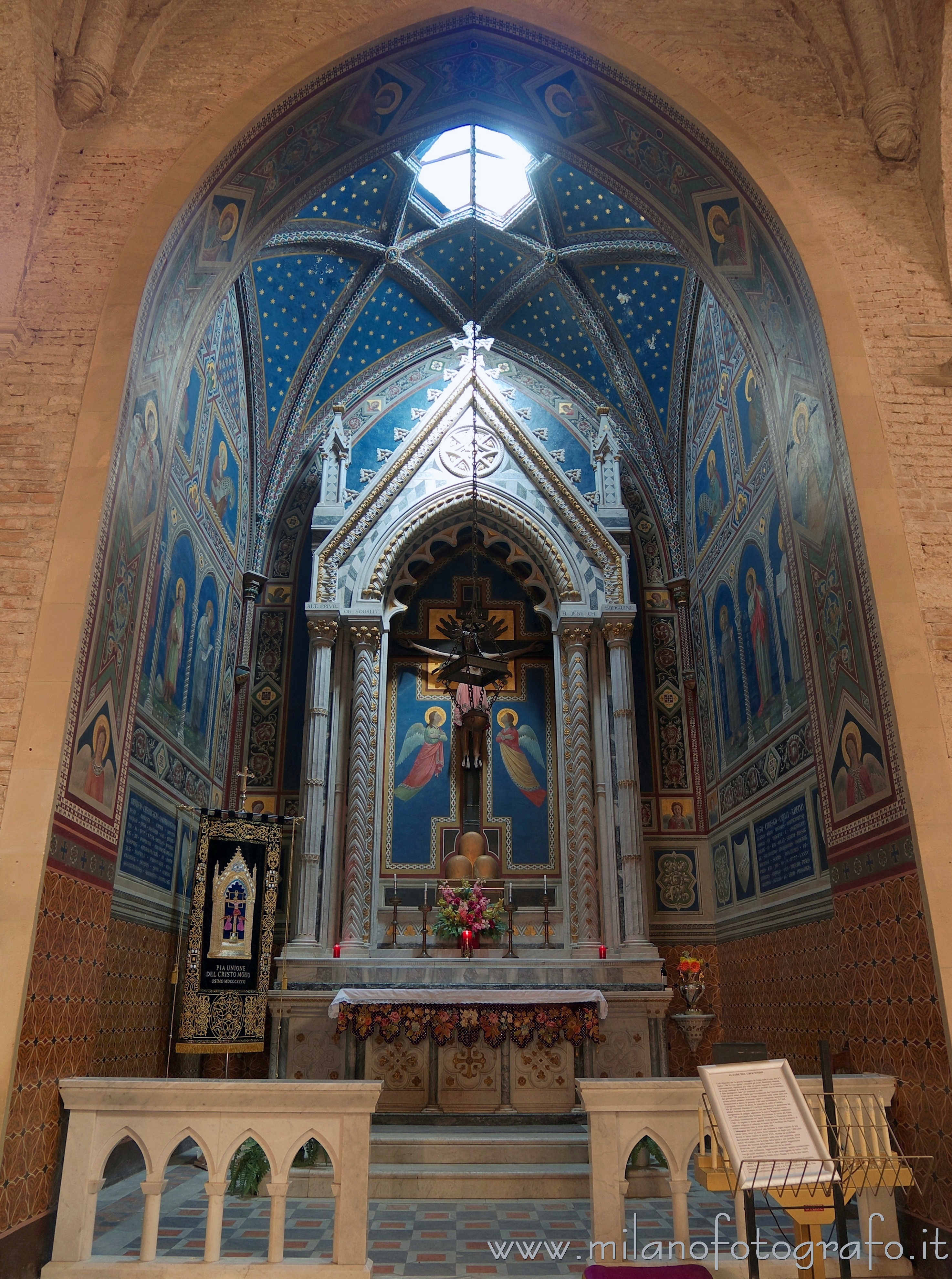 Osimo (Ancona): Cappella del crocifisso nella Cattedrale di San Leopardo - Osimo (Ancona)