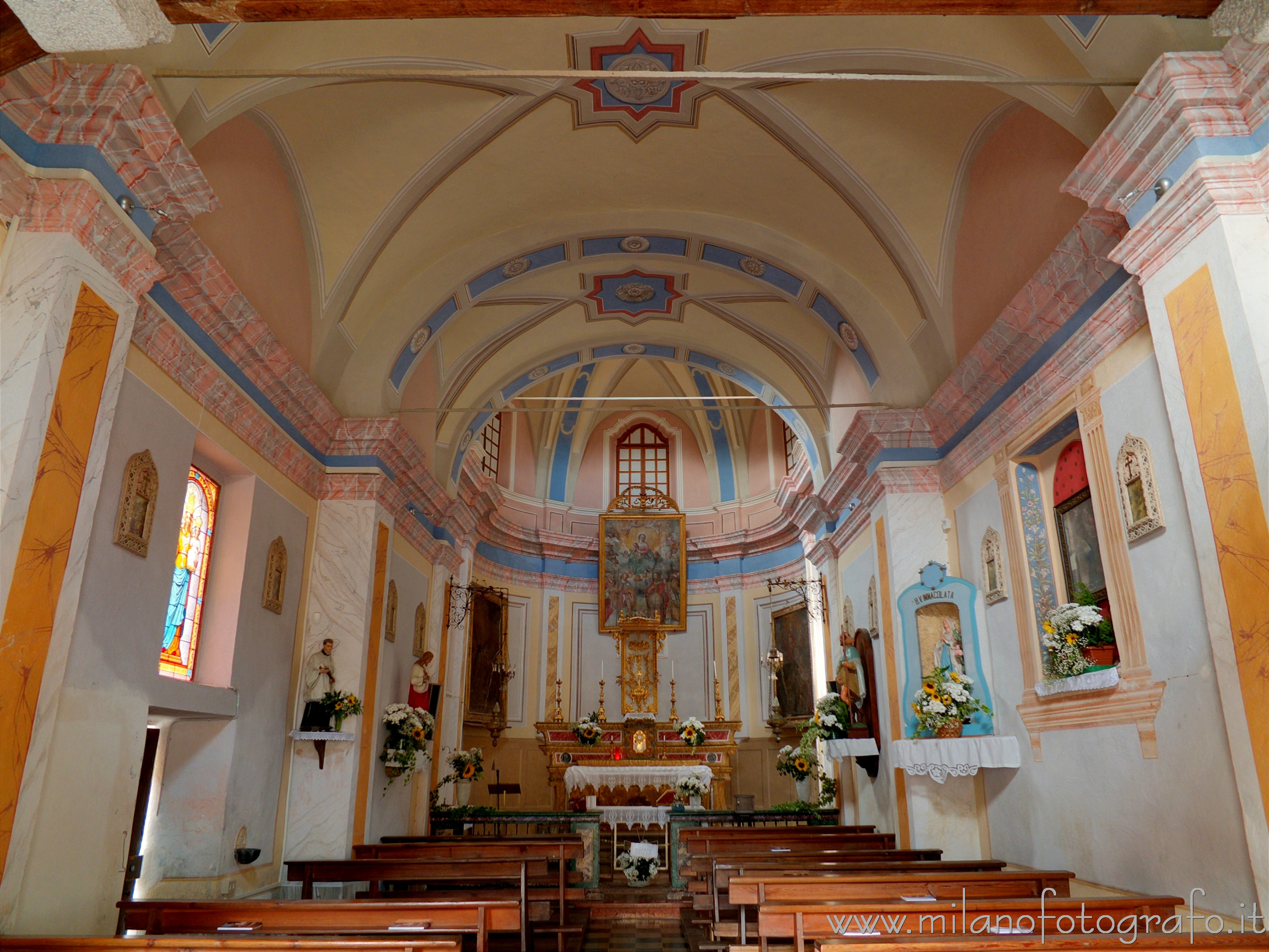 Quittengo frazione di Campiglia Cervo (Biella): Interno della Chiesa di San Rocco - Quittengo frazione di Campiglia Cervo (Biella)