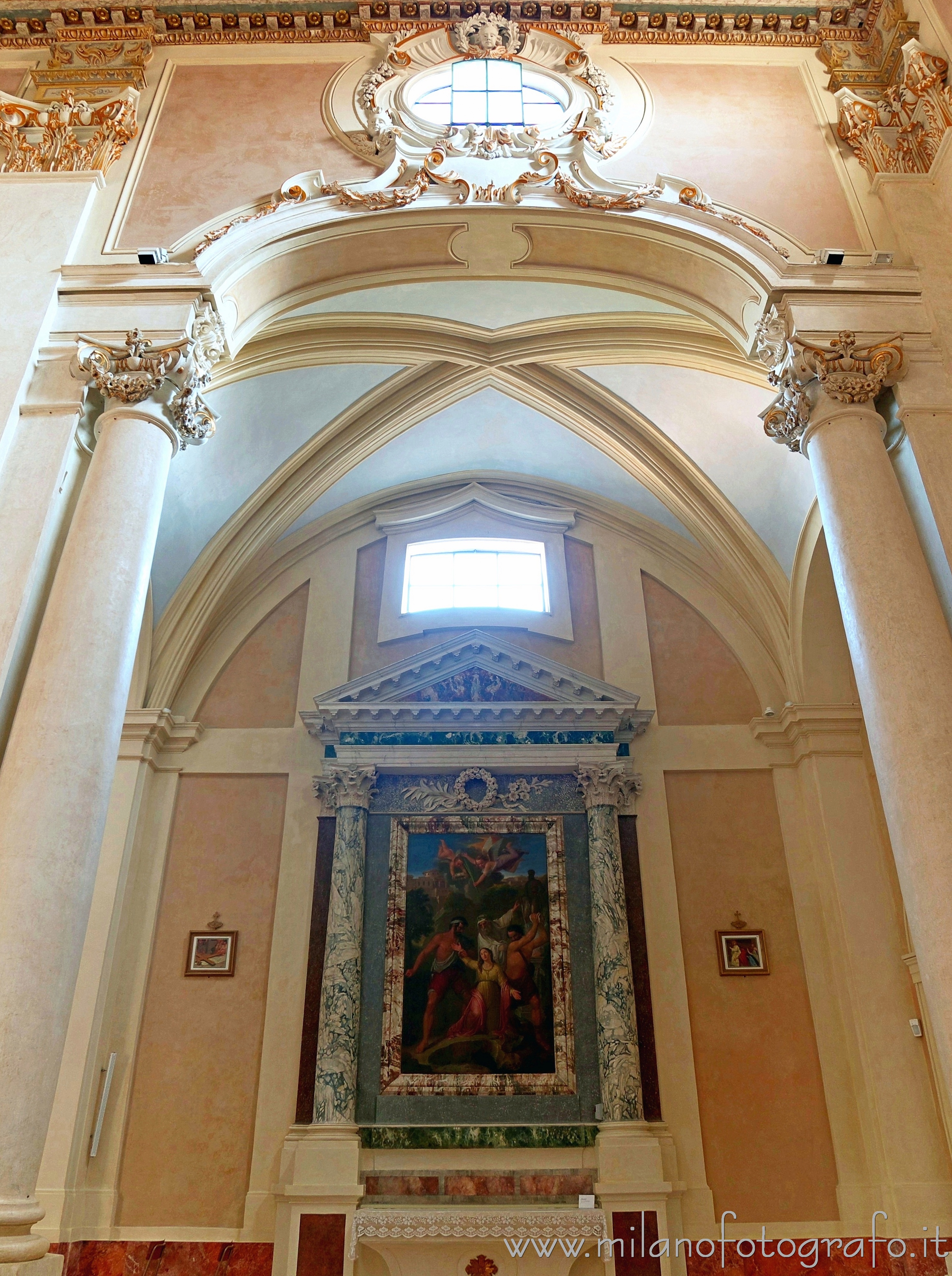 Recanati (Macerata, Italy): Span of the lateral nave with the altar dedicated to the Martyrdom of Saint Paolina in the Concathedral of San Flaviano - Recanati (Macerata, Italy)