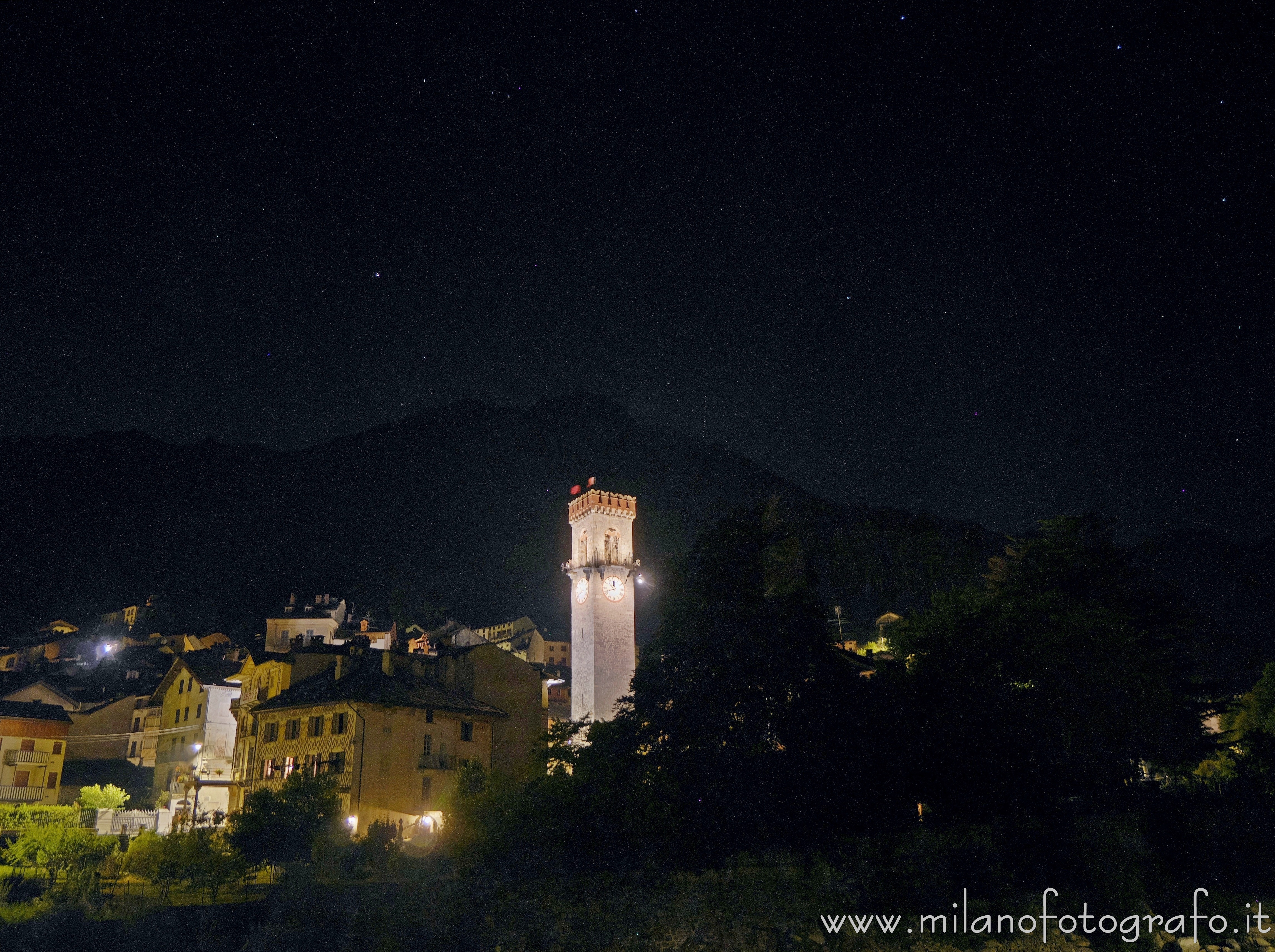 Rosazza (Biella): Il centro del paese in notturna sotto alle stelle - Rosazza (Biella)