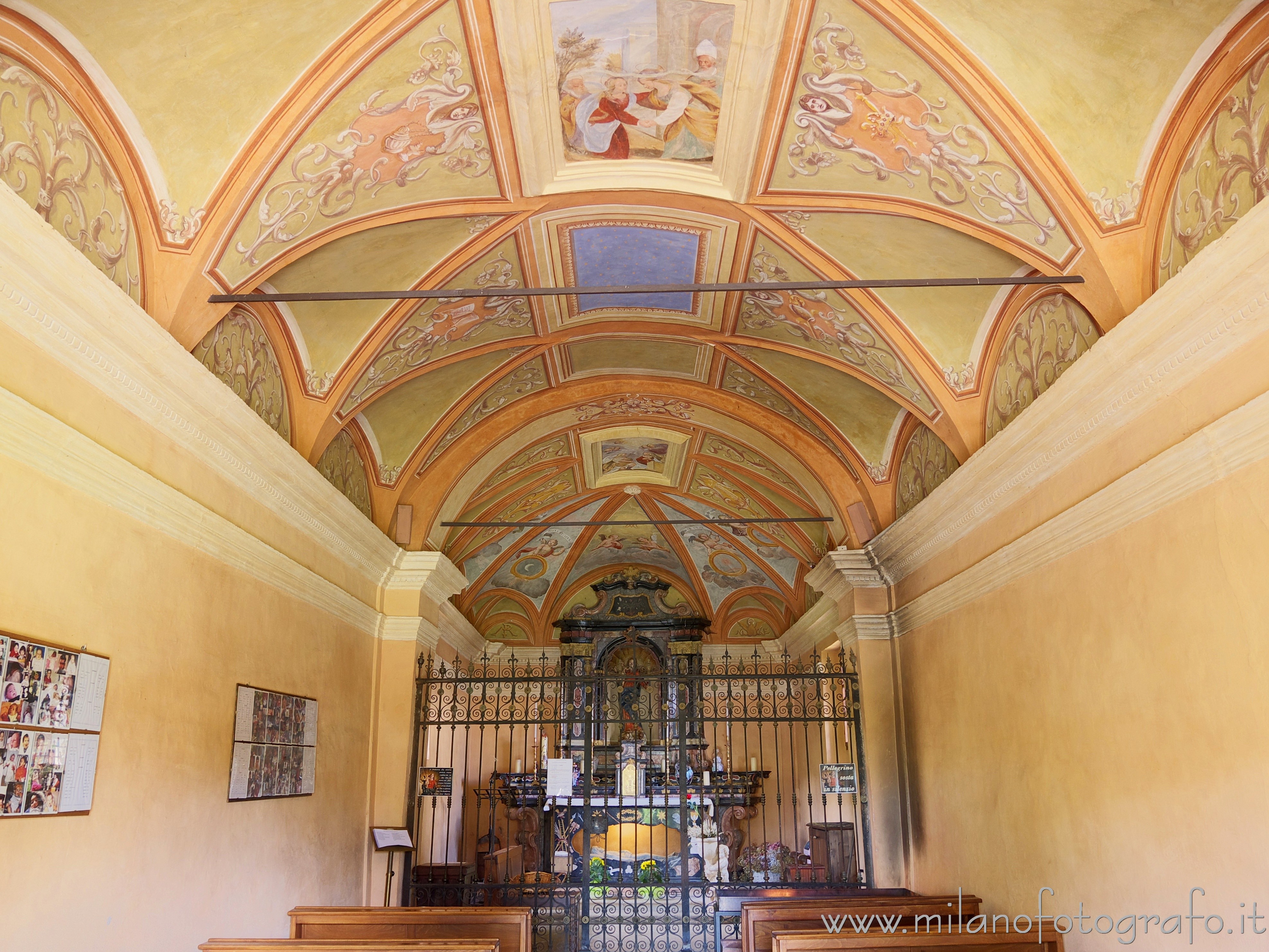 Trivero (Biella, Italy): Interior of the Old Church of the Sanctuary of the Virgin of the Moorland - Trivero (Biella, Italy)