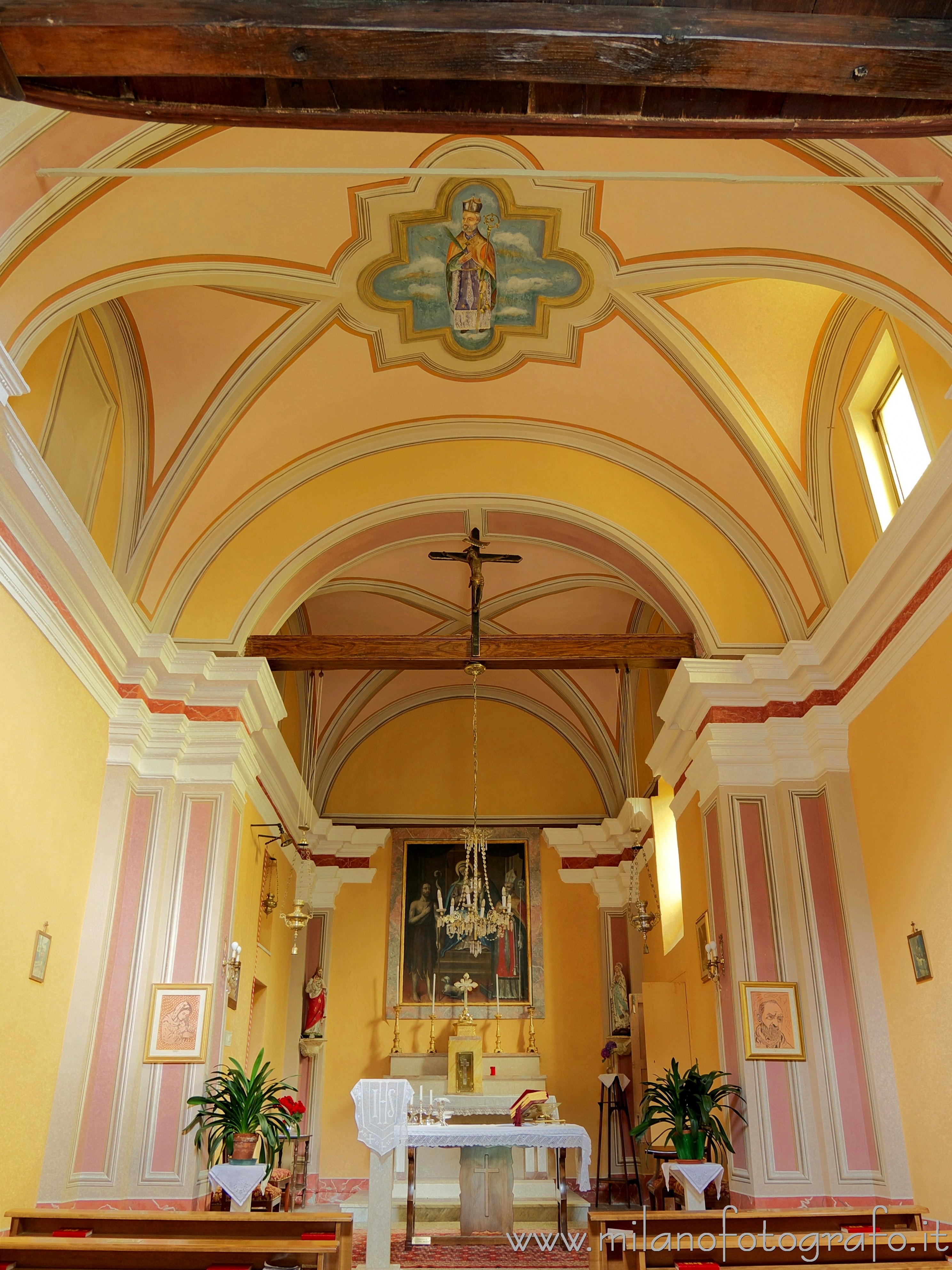 Valmosca frazione di Campiglia Cervo (Biella): Interno della Chiesa di San Biagio - Valmosca frazione di Campiglia Cervo (Biella)