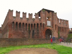 Places  of historical value around Milan (Italy): Fortess of Soncino